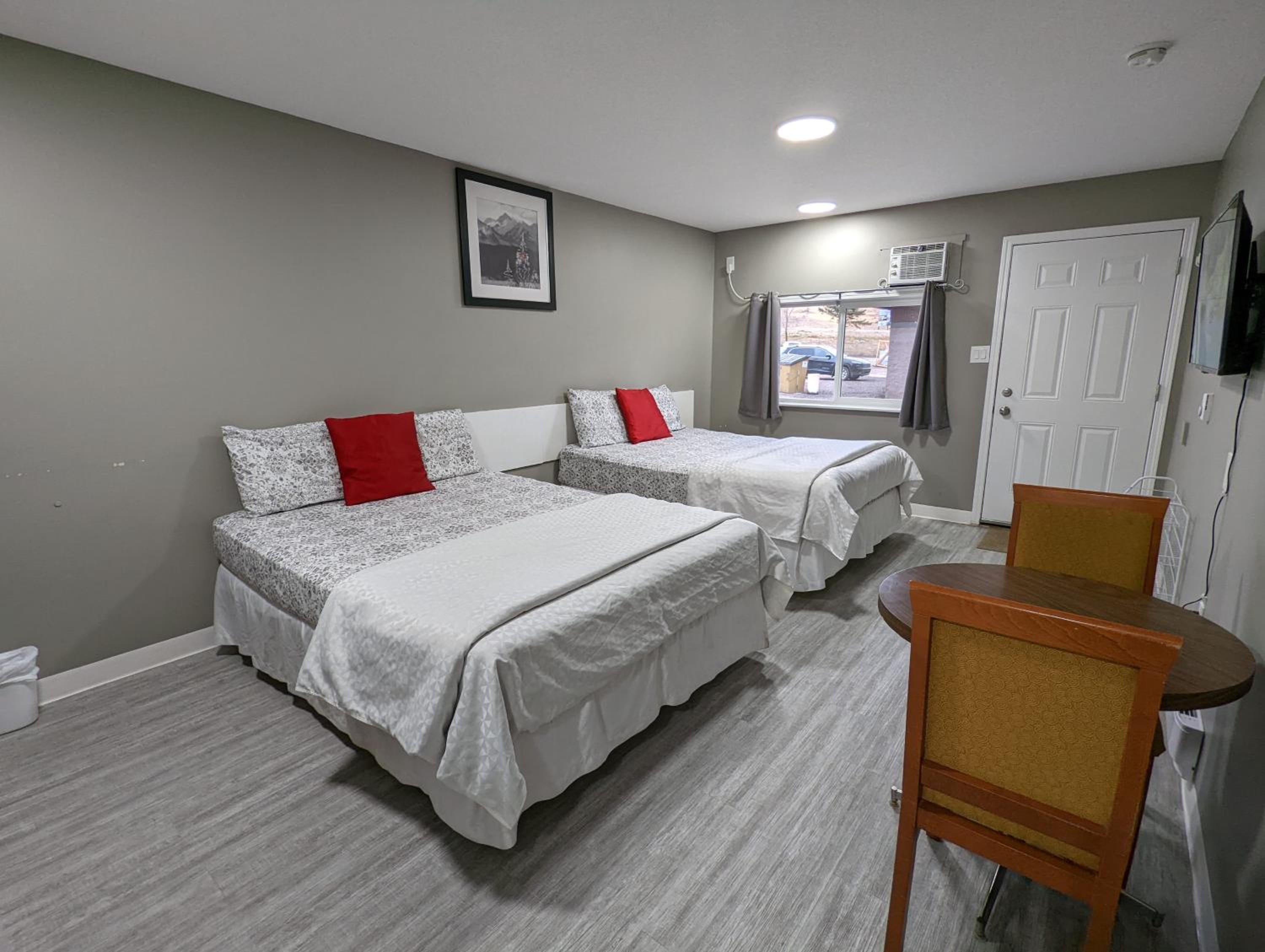 Standard Double Room - Photo 13
