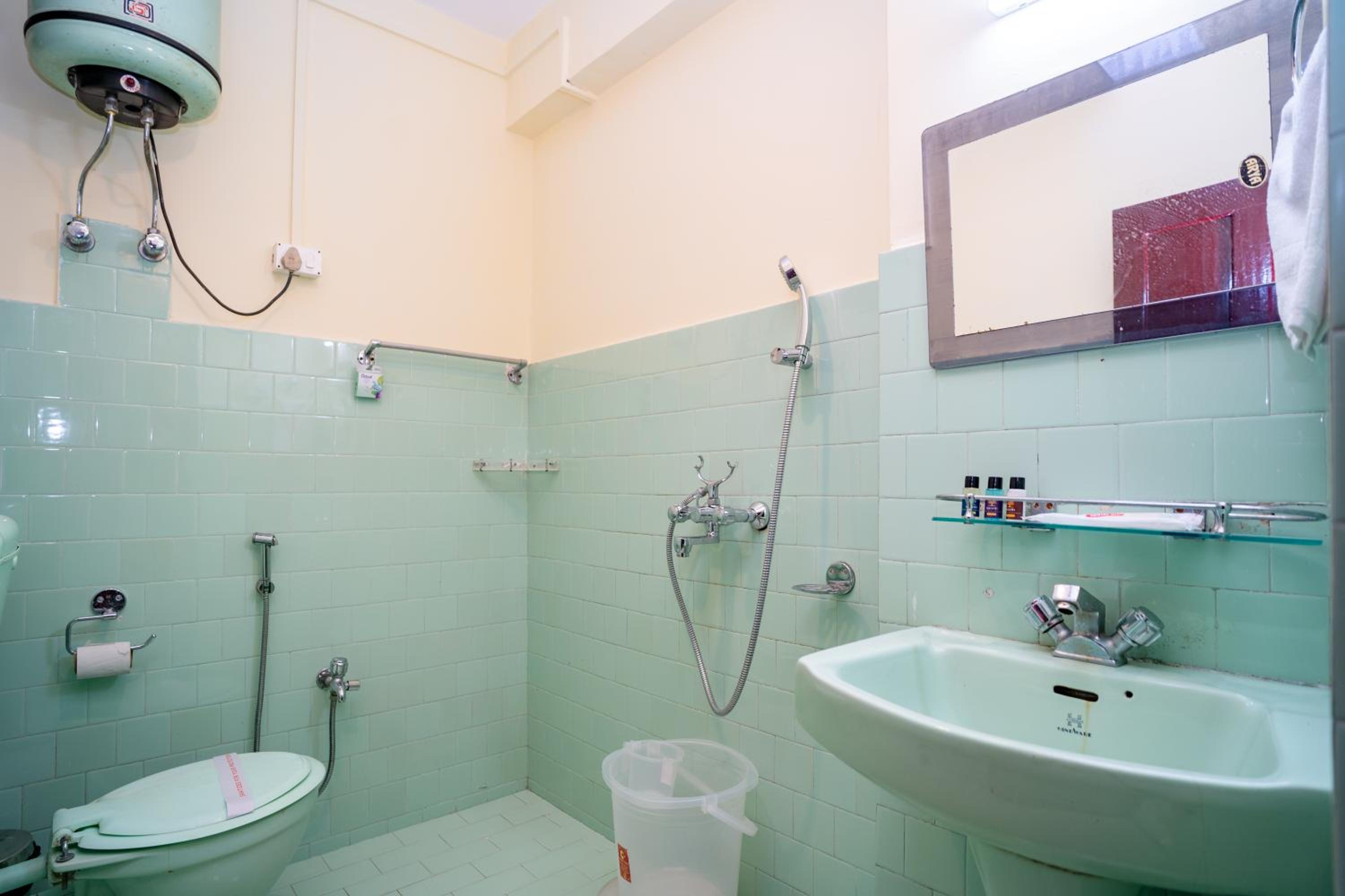 Standard Double Room - Photo 6