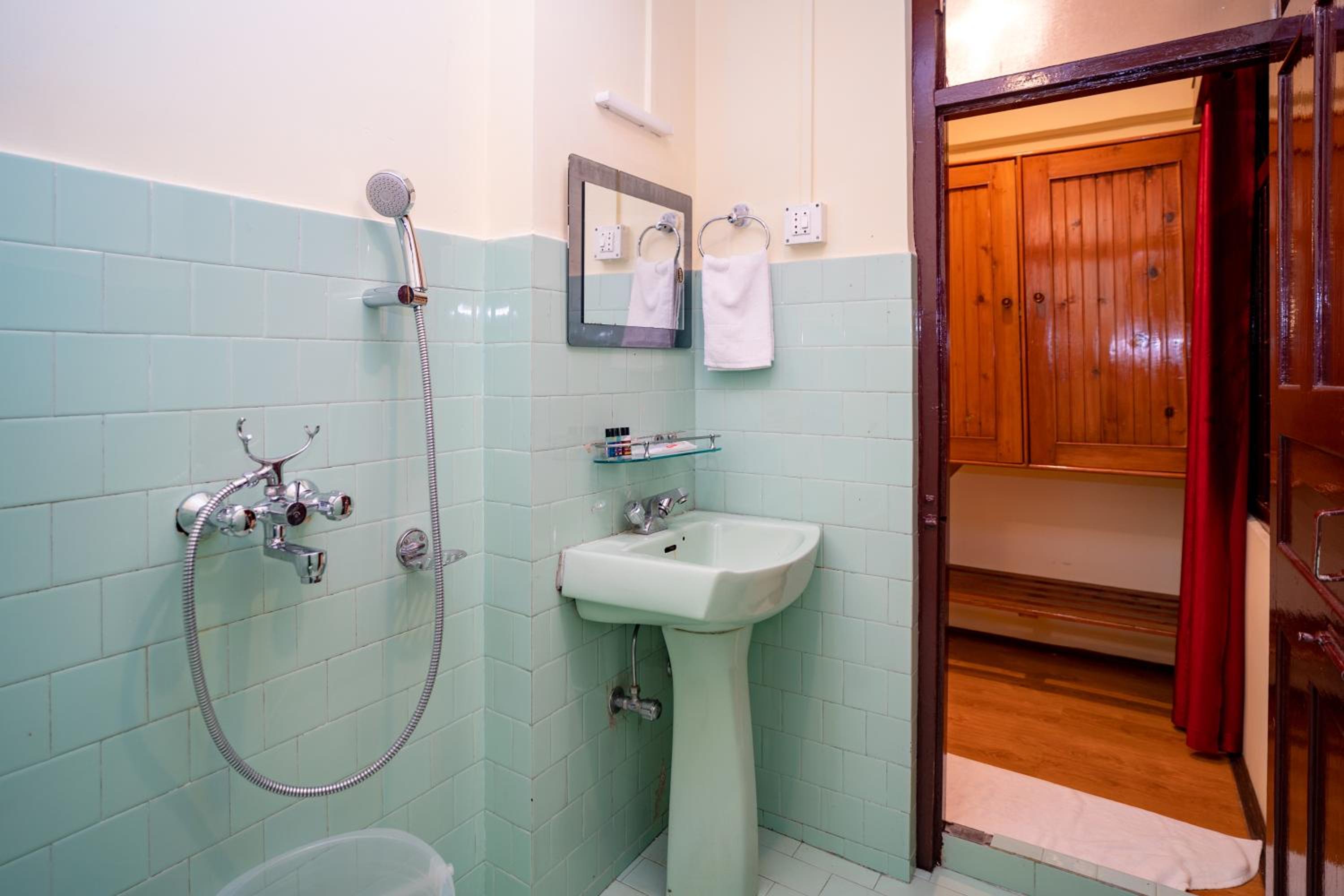 Standard Double Room - Photo 3
