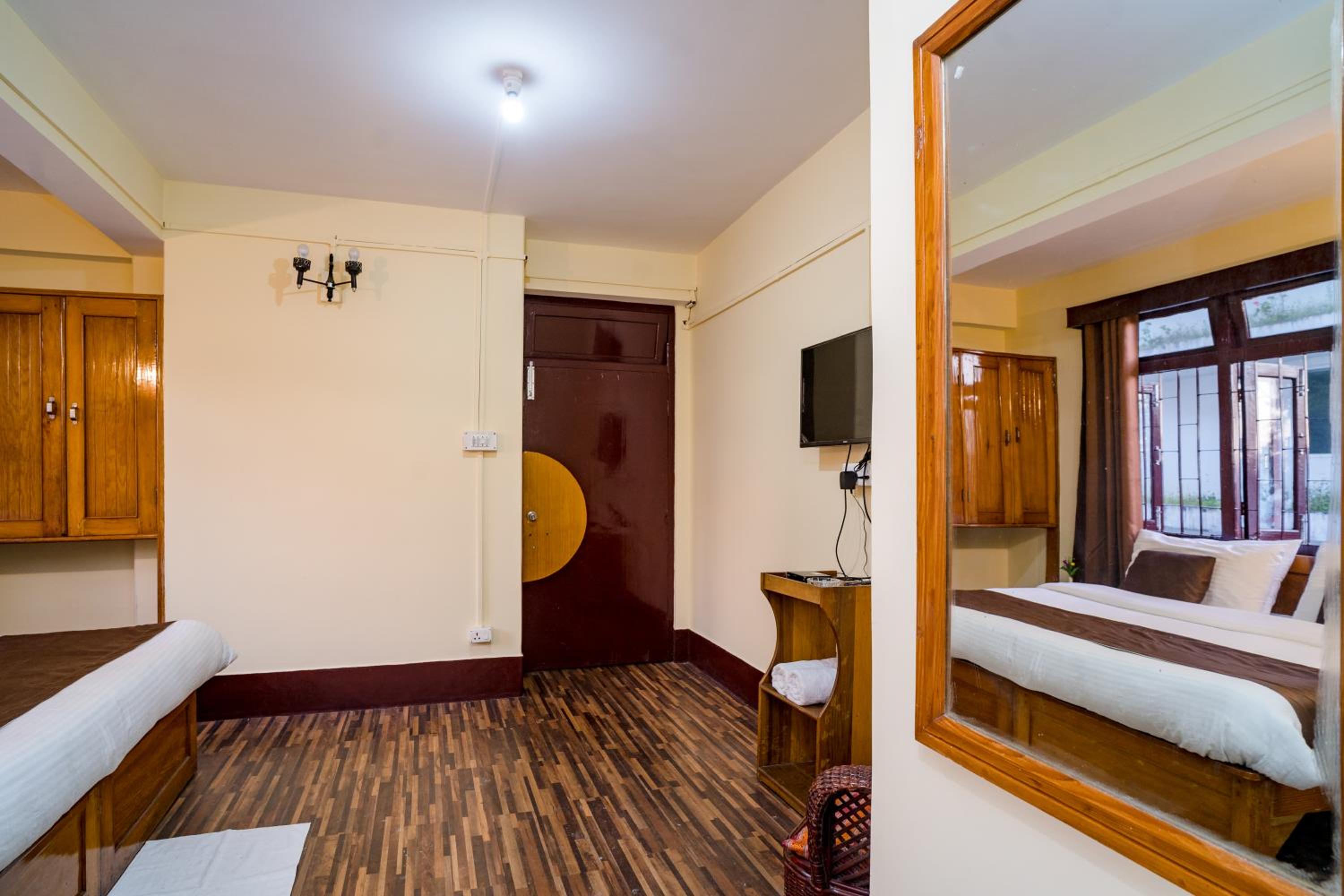 Deluxe Room - Photo 26
