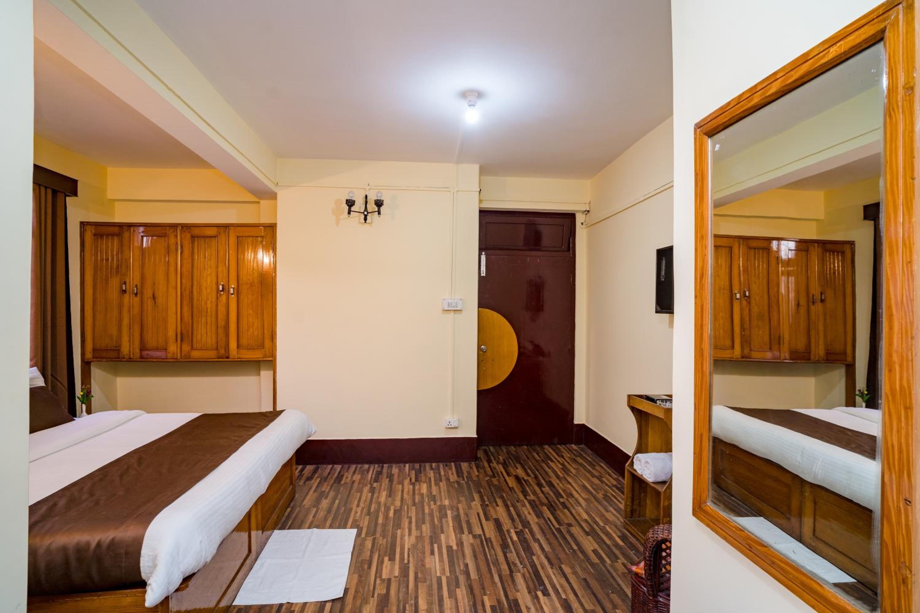 Deluxe Room - Photo 21