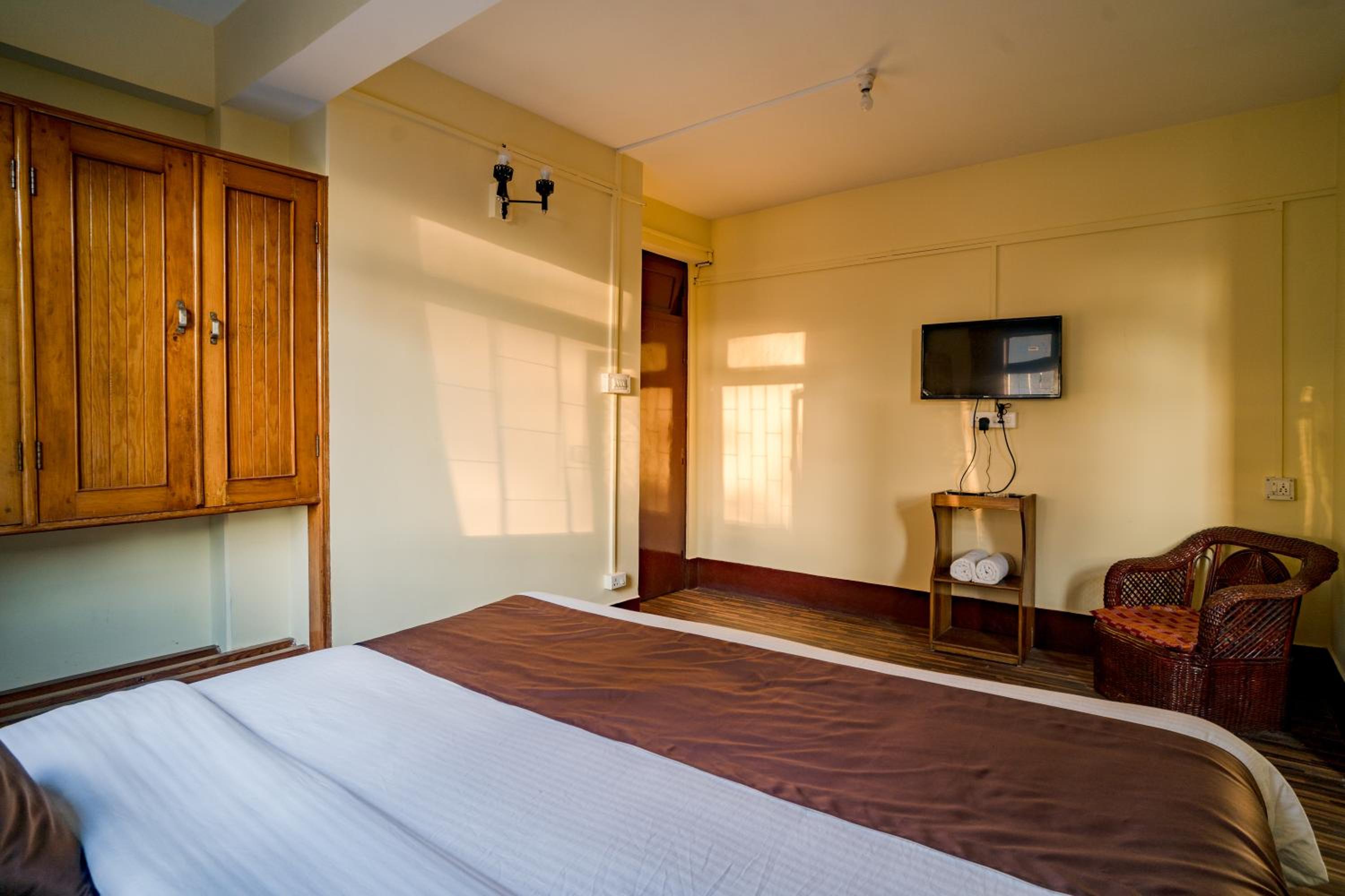 Deluxe Room - Photo 17