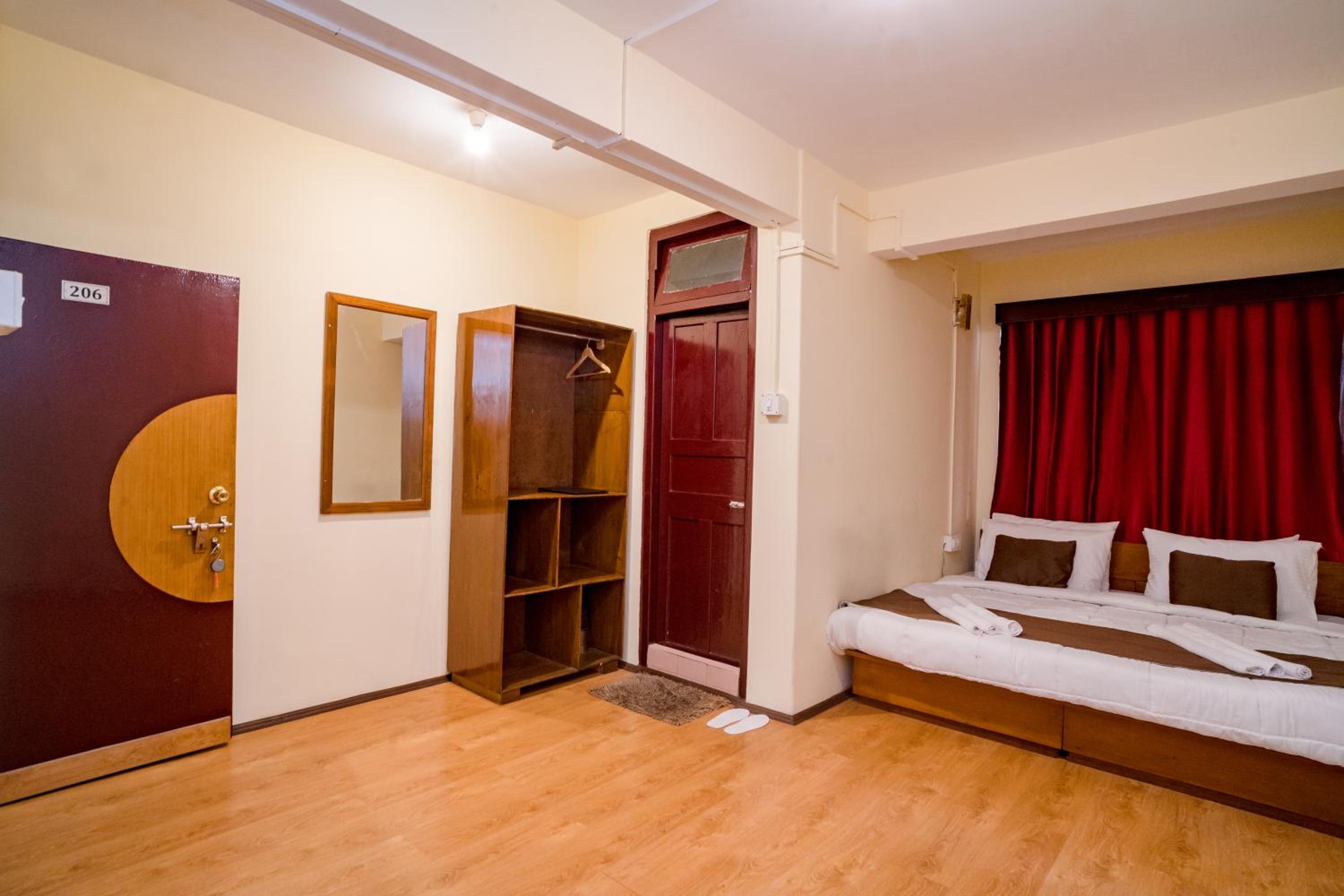 Standard Double Room - Photo 25