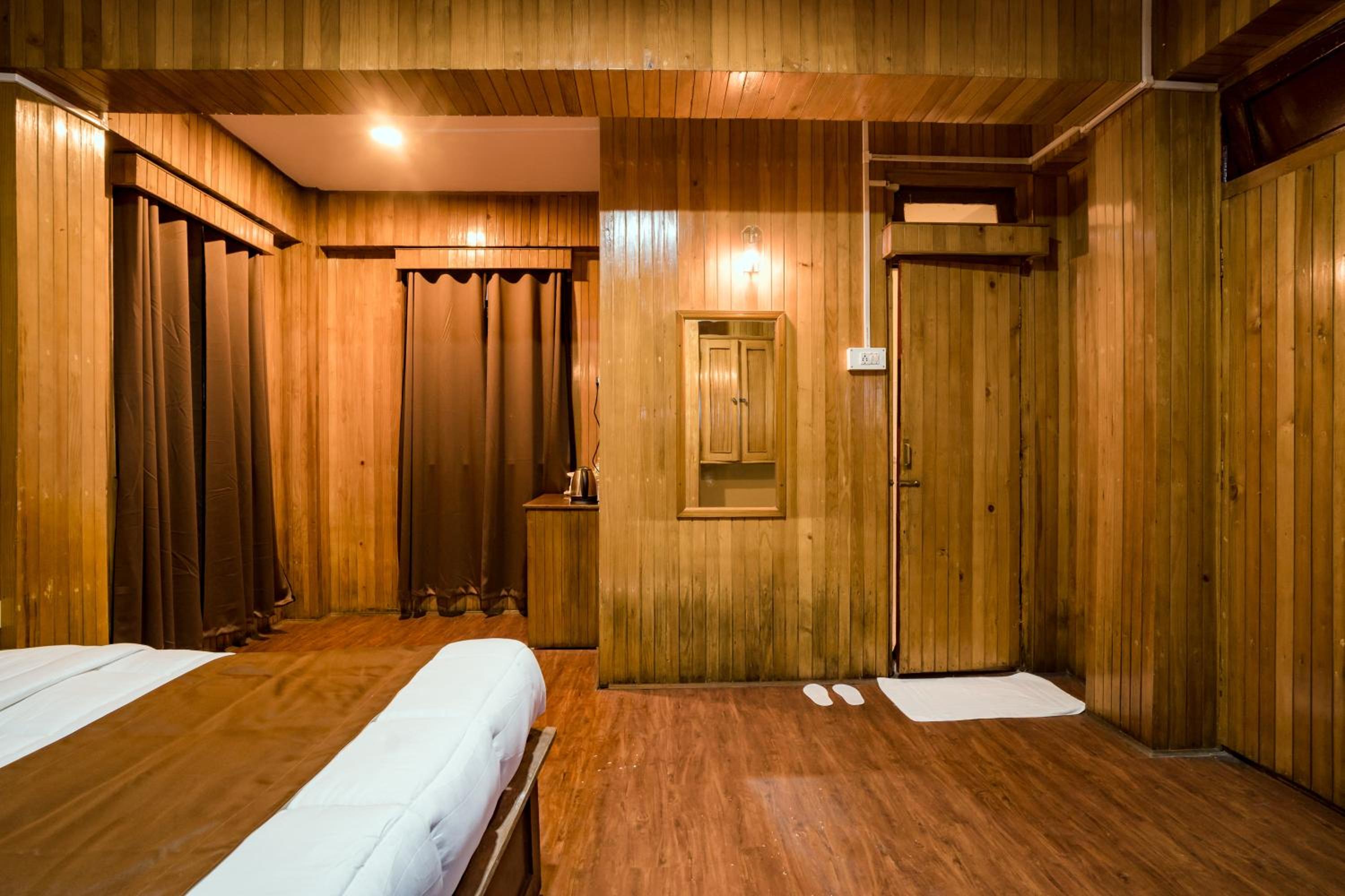 Standard Double Room - Photo 23