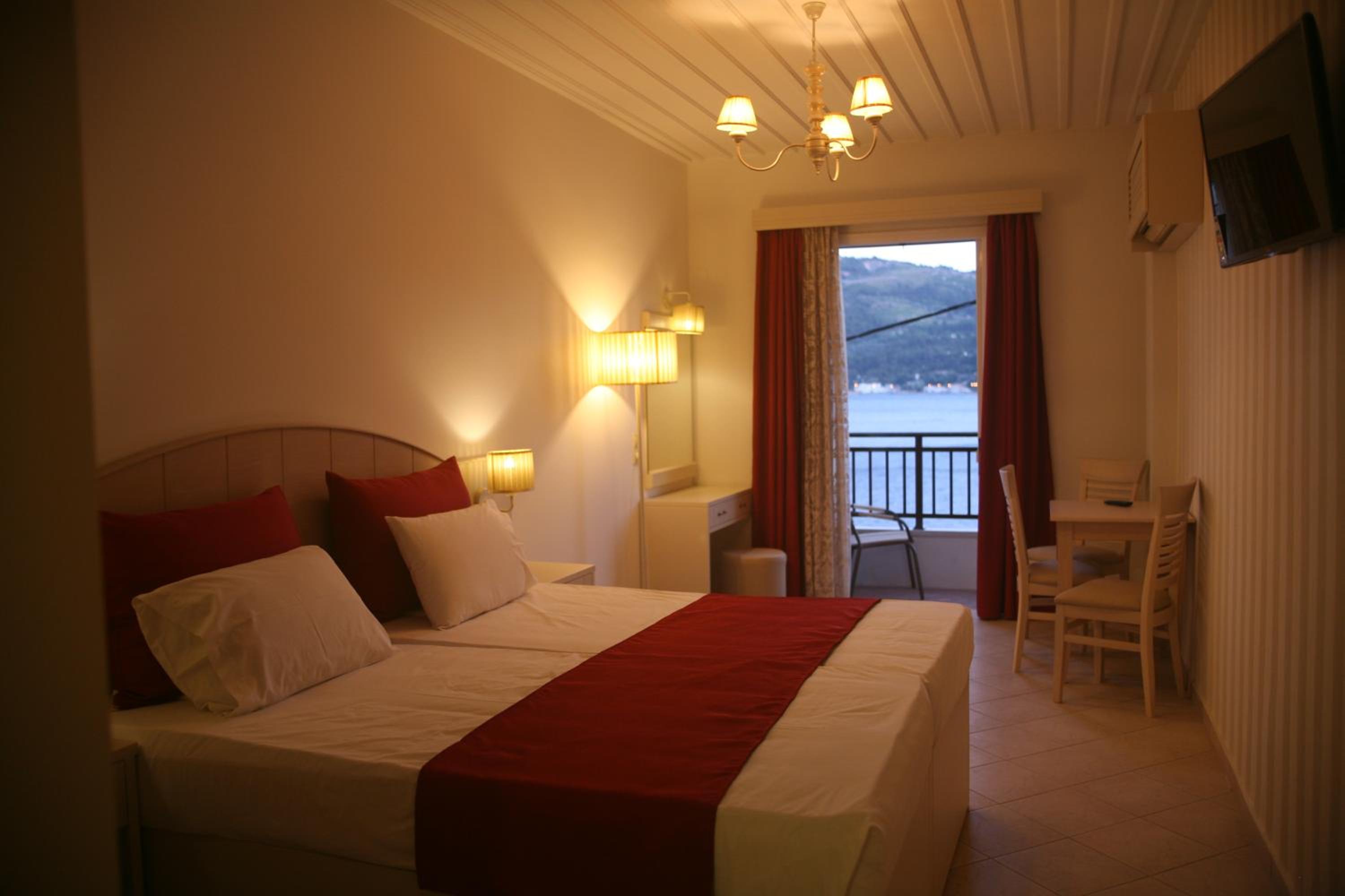 Triple Room - Sea Front 2nd floor photo 1