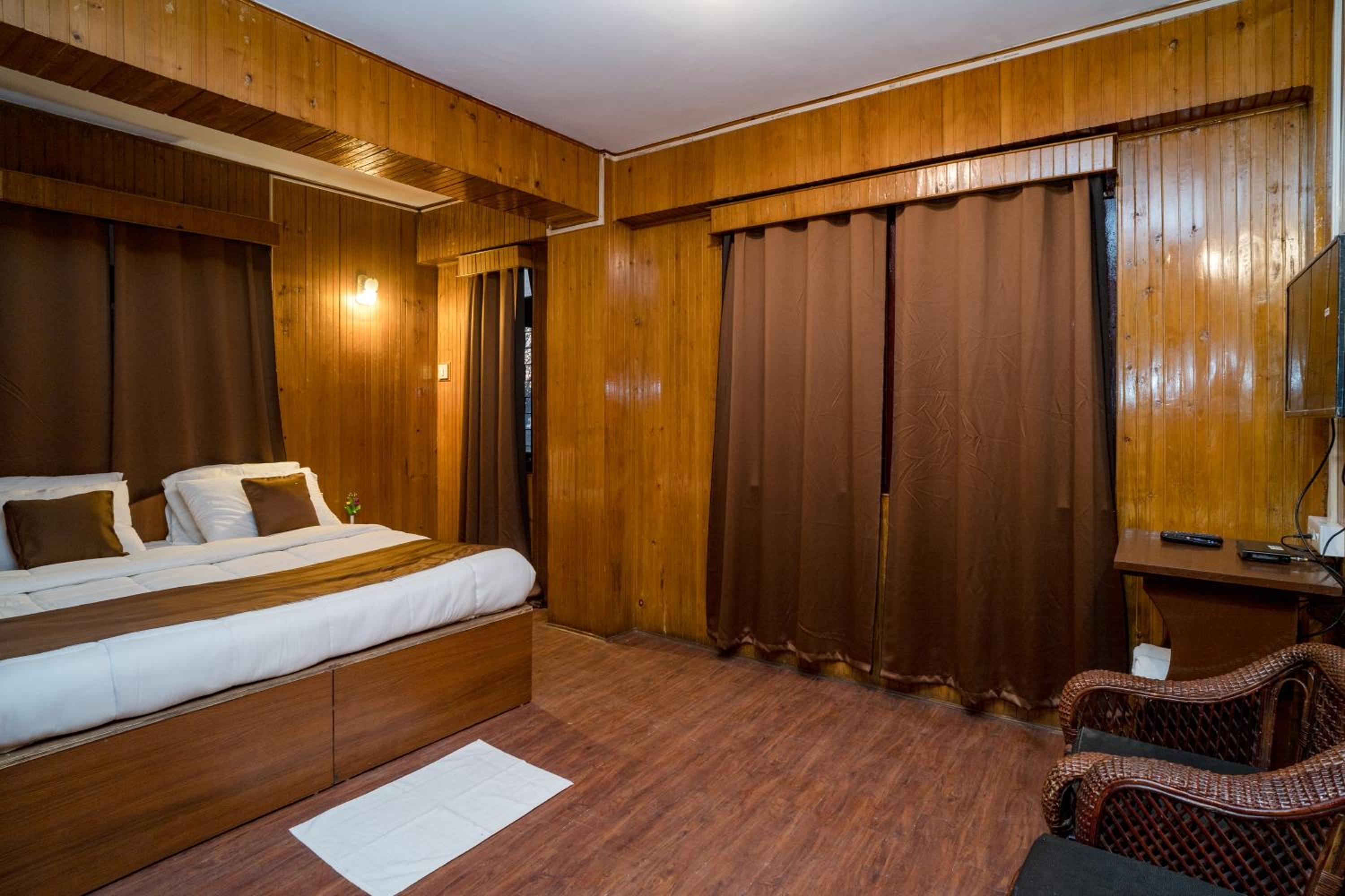 Standard Double Room - Photo 19