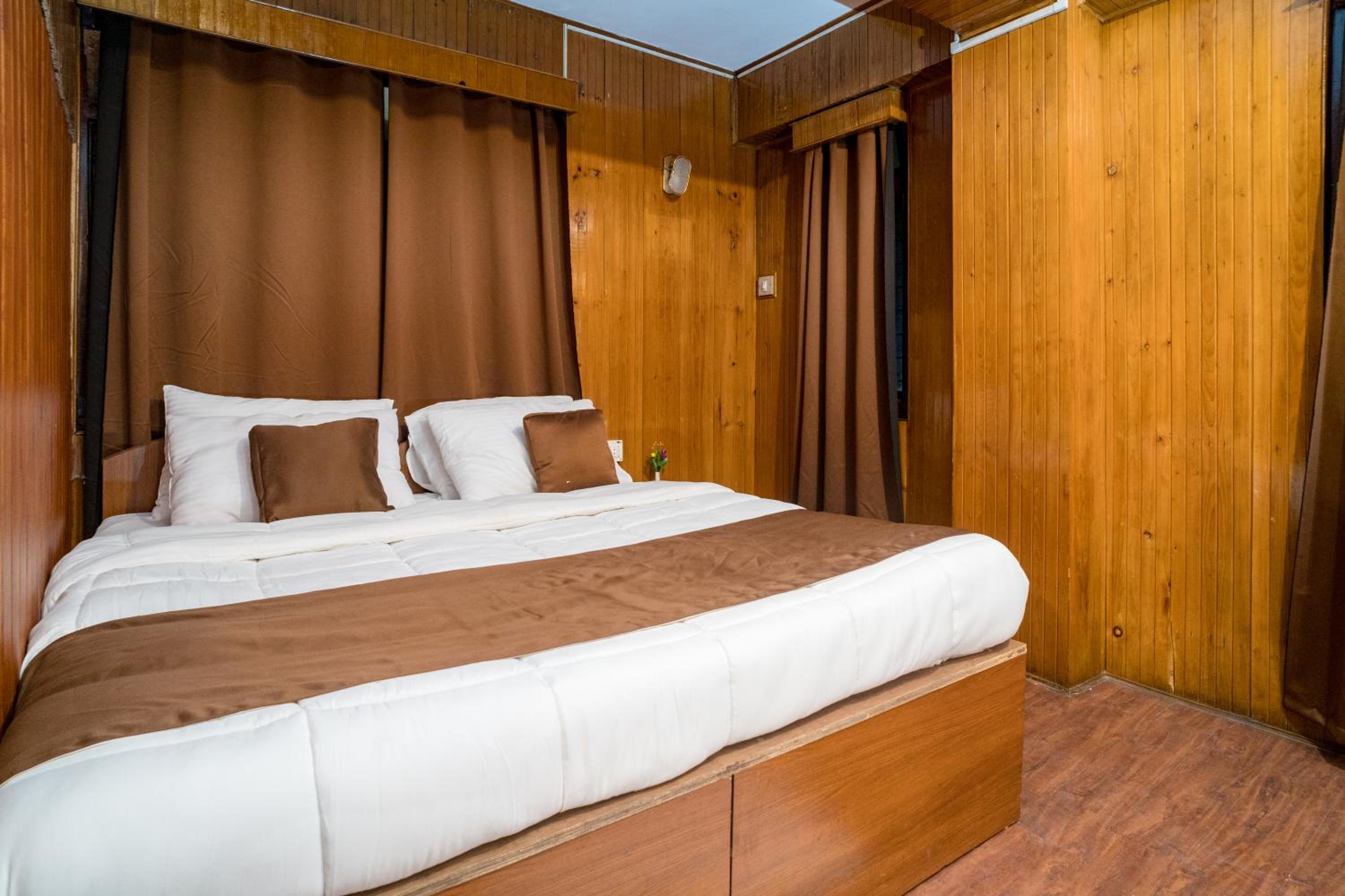 Standard Double Room - Photo 18