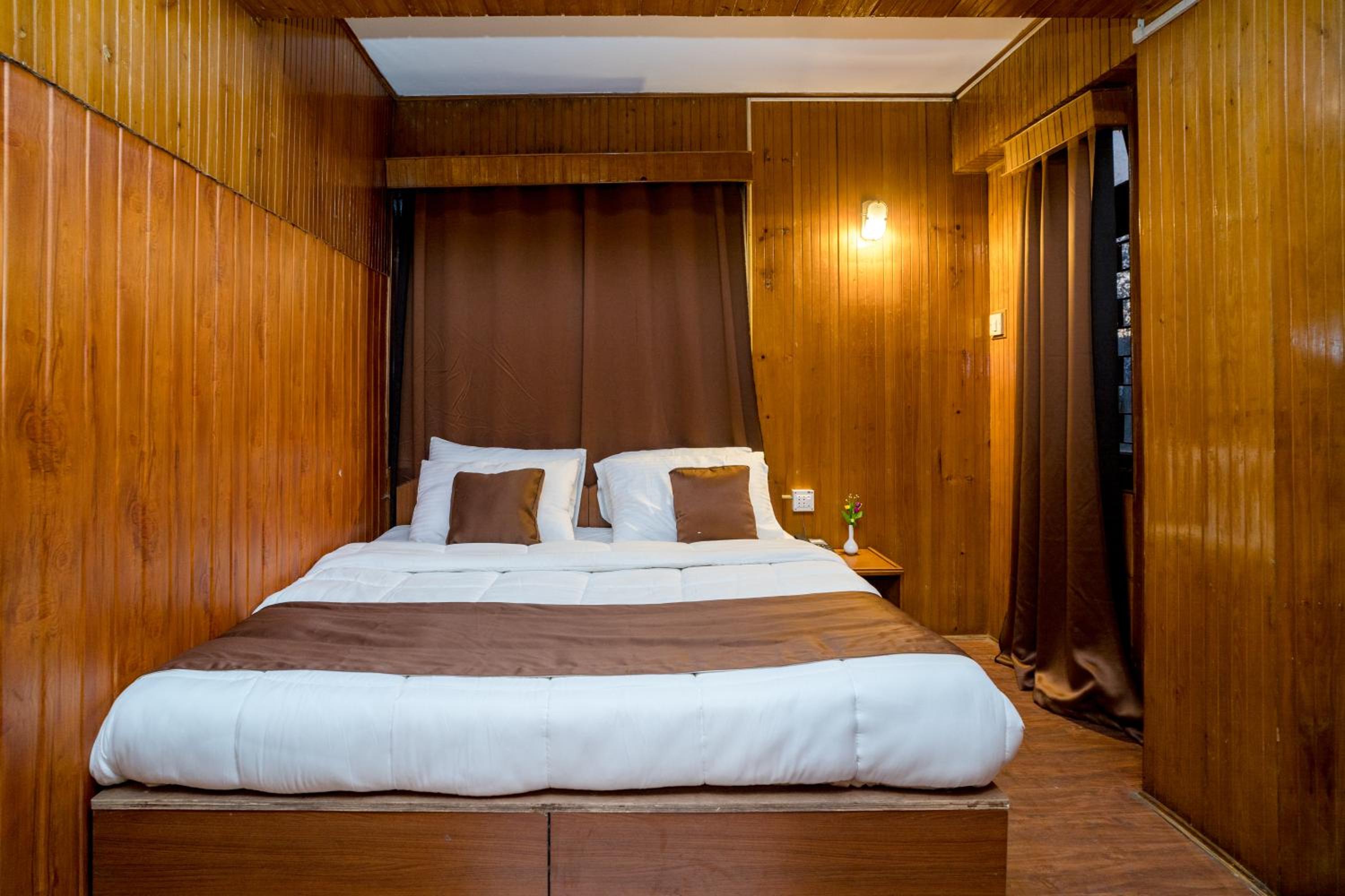Standard Double Room - Photo 17