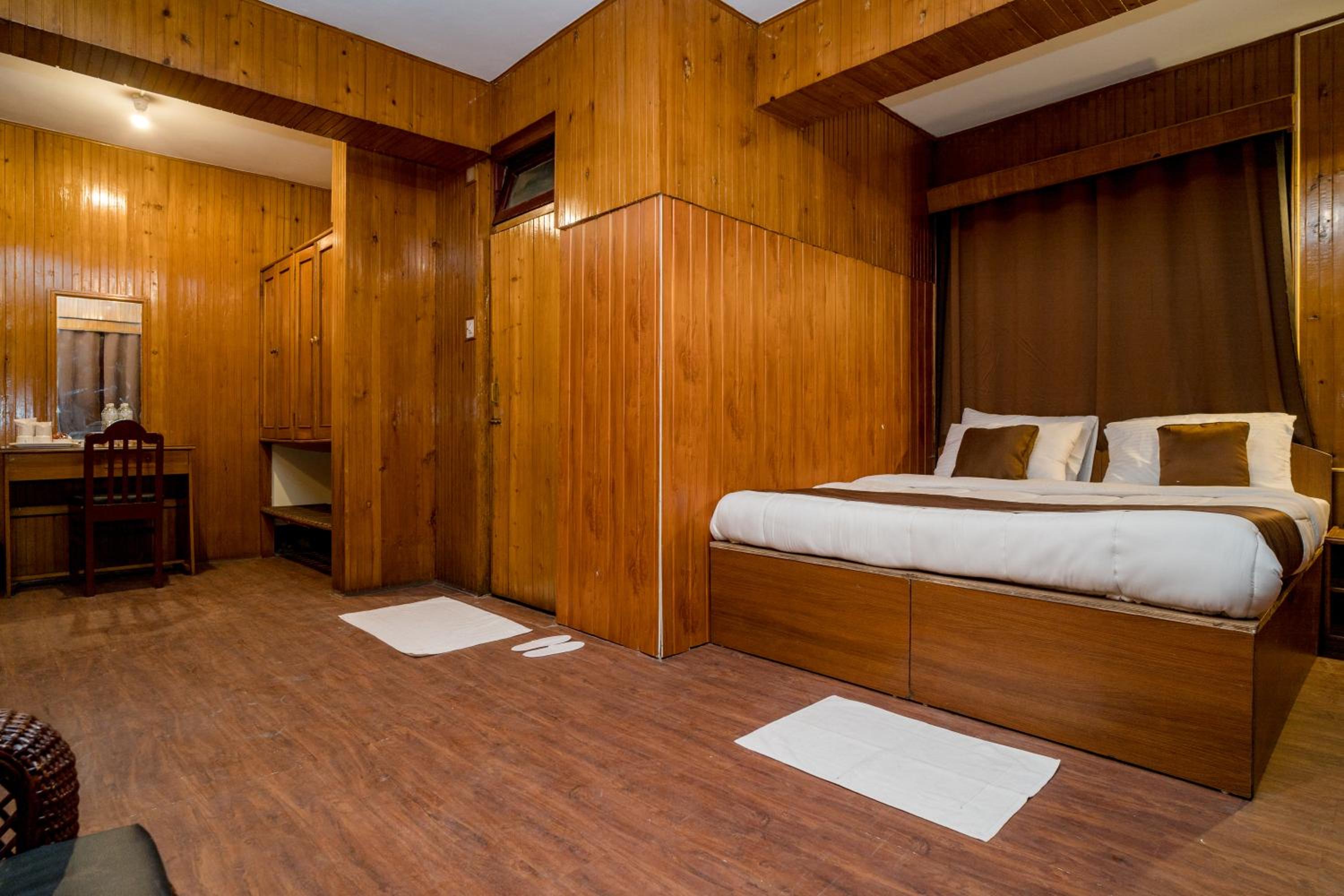 Standard Double Room - Photo 16