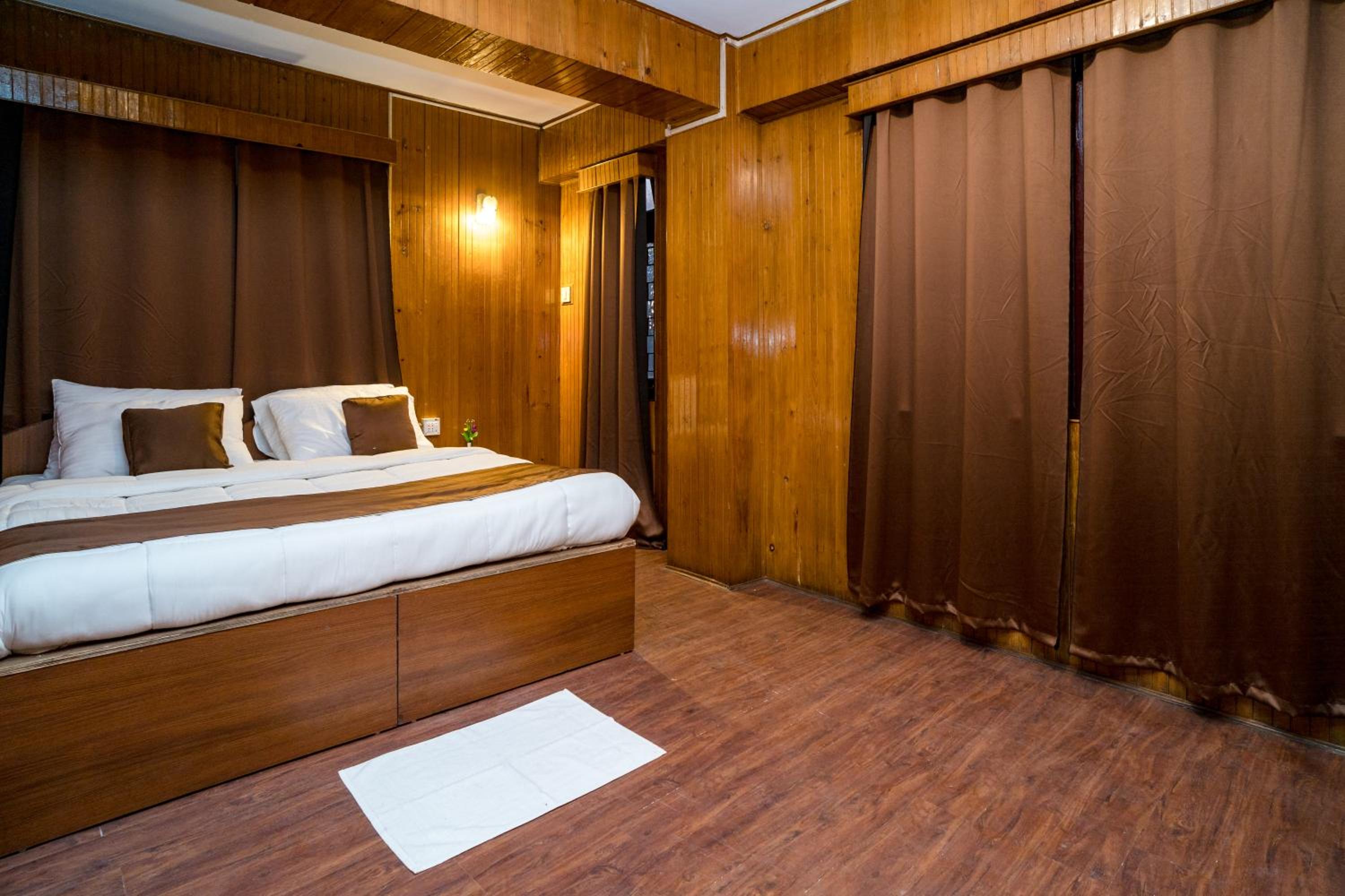 Standard Double Room - Photo 15