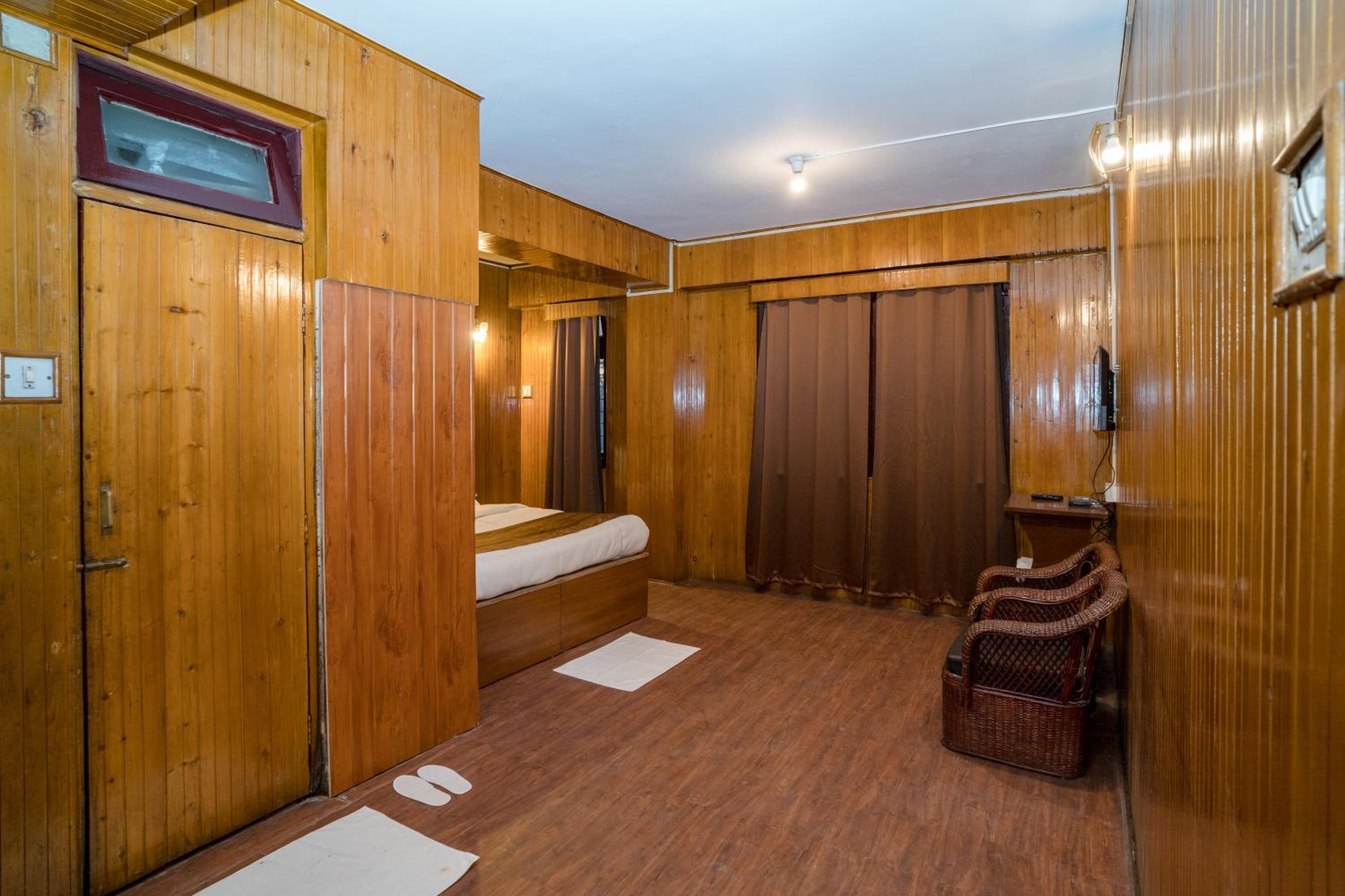 Standard Double Room - Photo 14