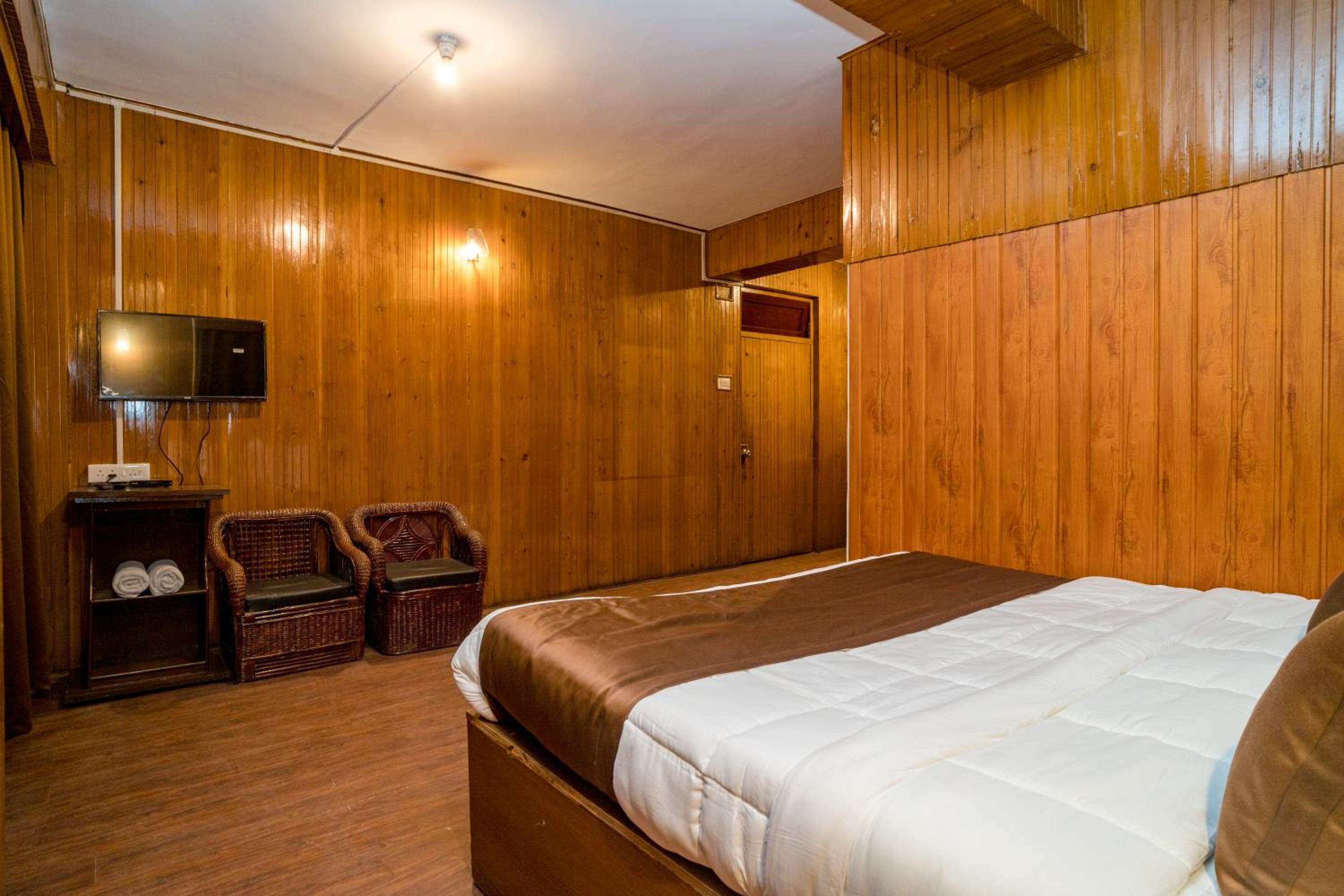Standard Double Room - Photo 13