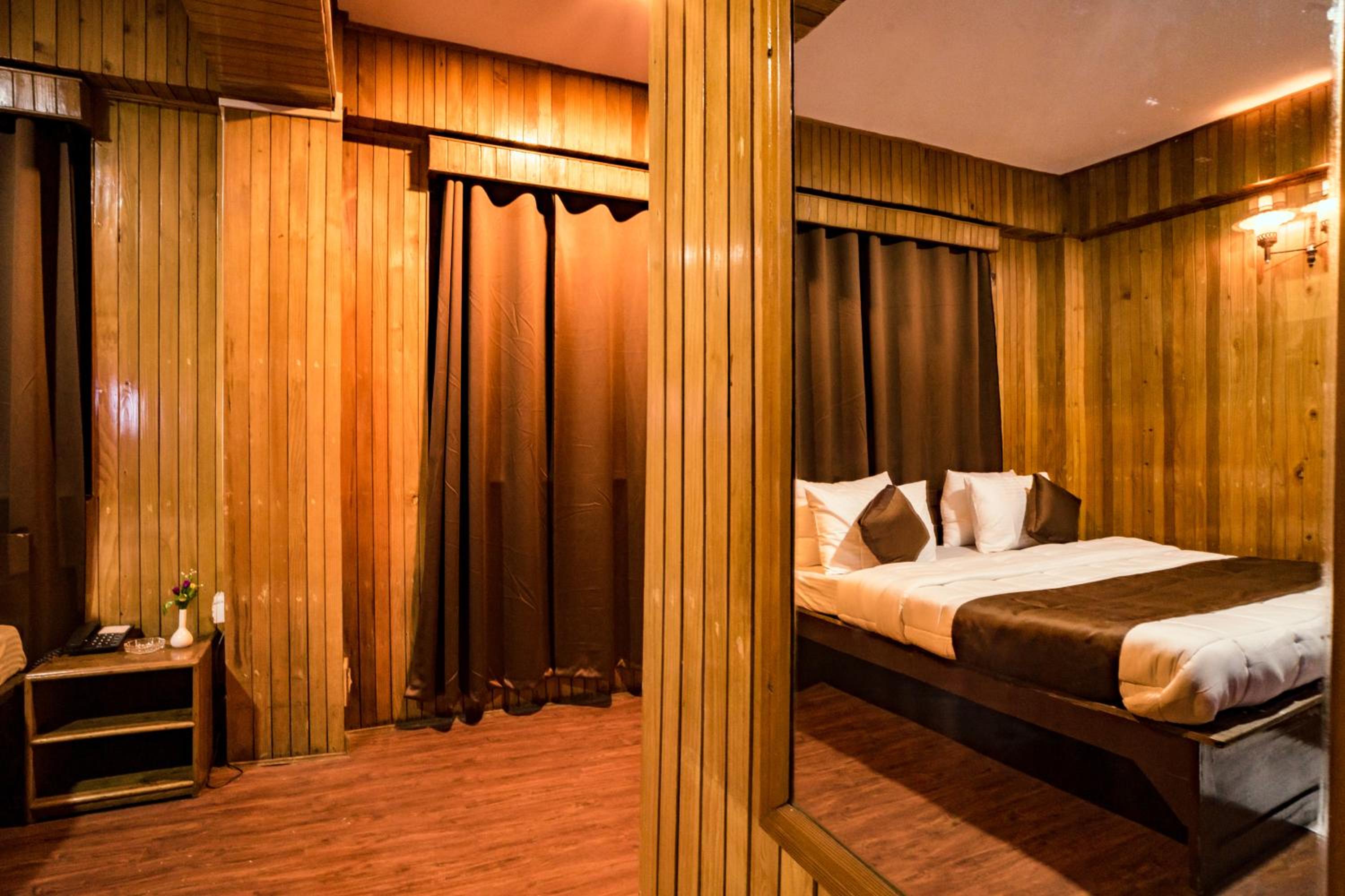 Standard Double Room - Photo 11