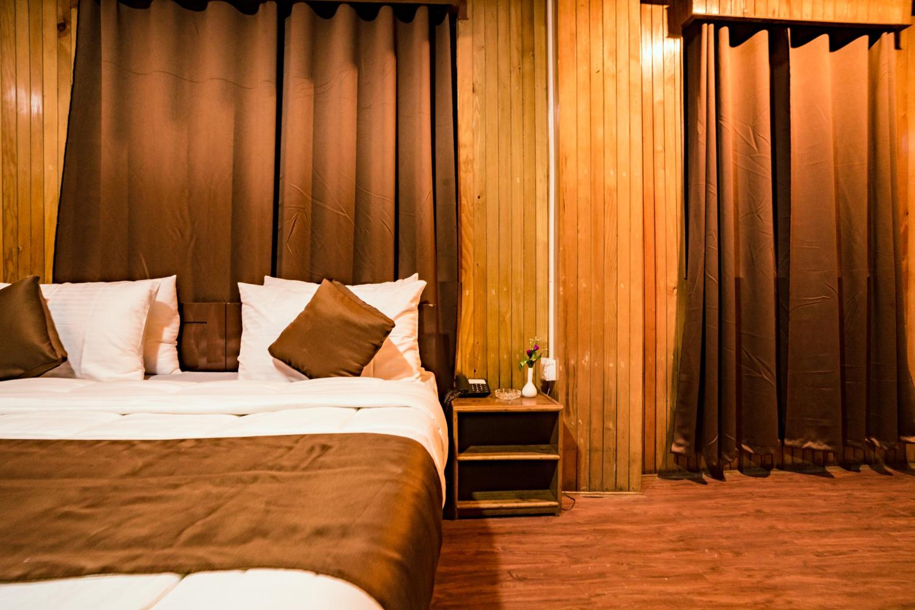 Standard Double Room - Photo 9