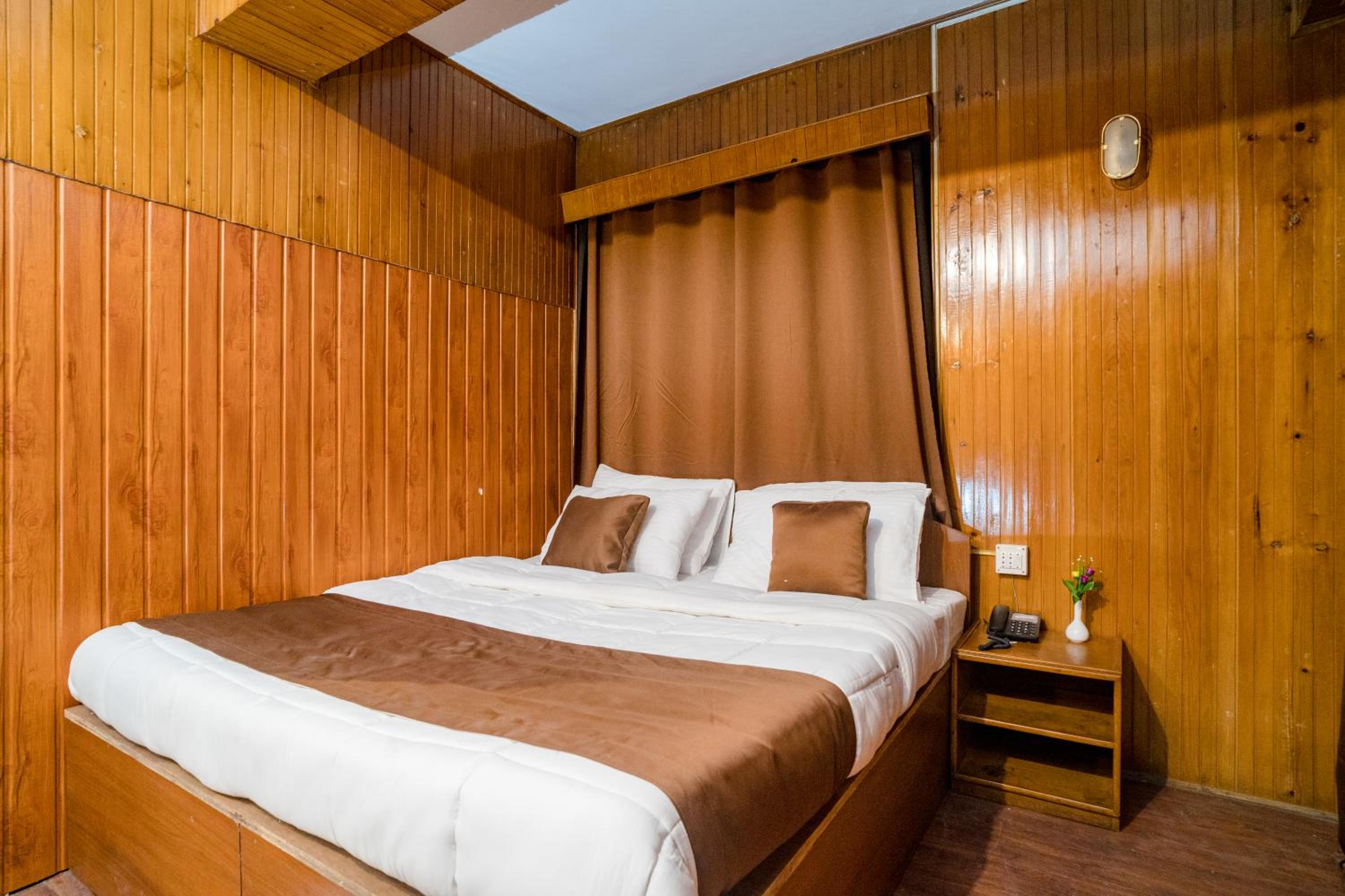 Standard Double Room - Photo 8