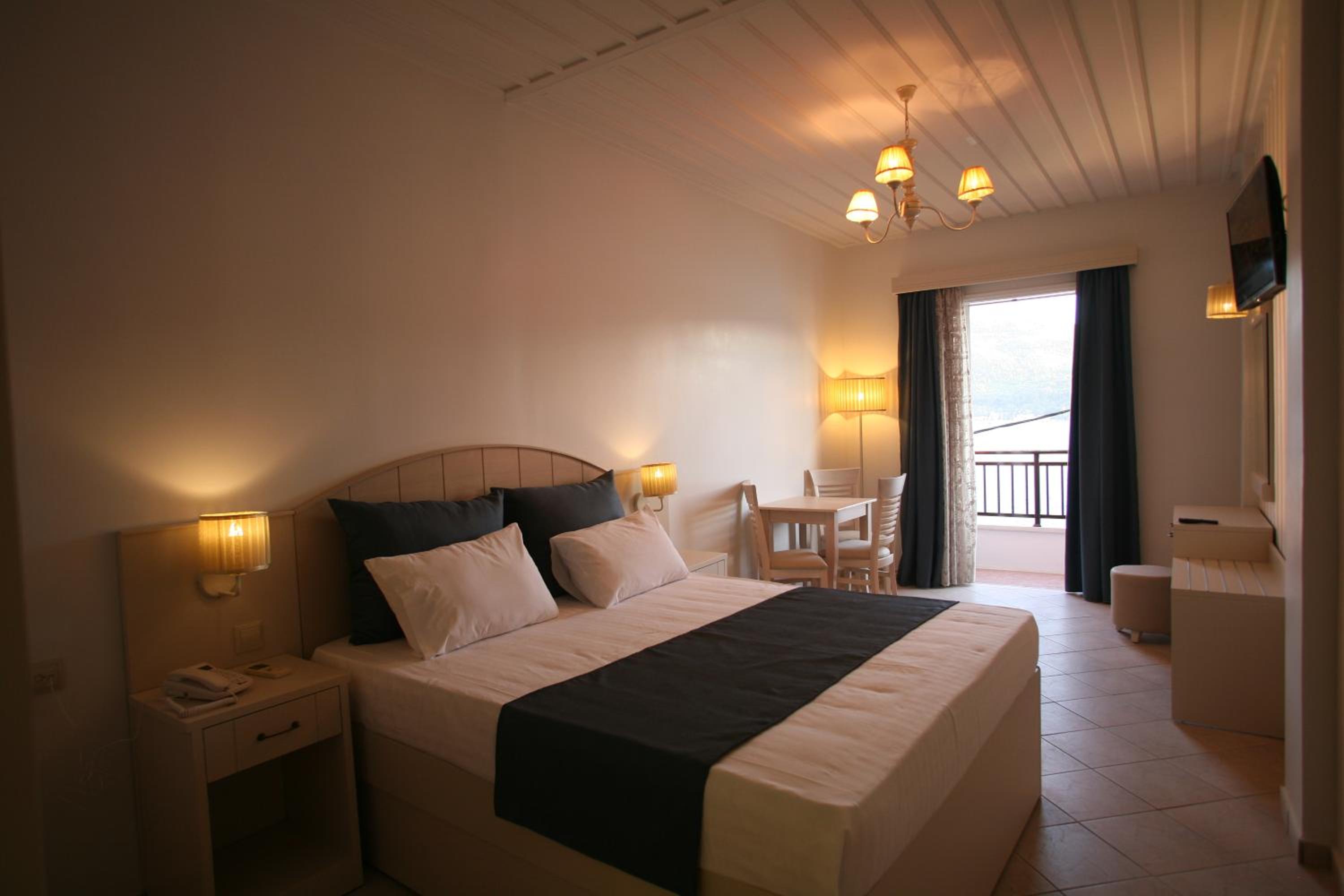 Triple Room - Sea Front 2nd floor photo 2