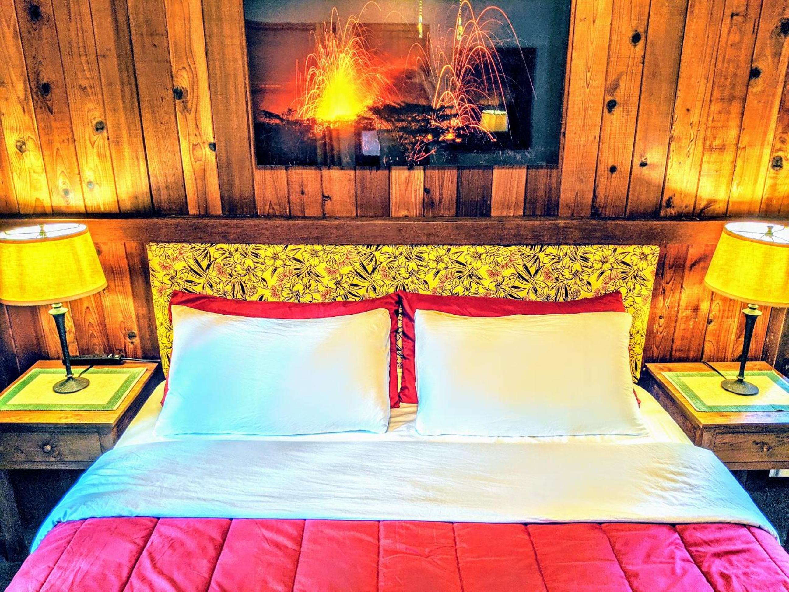 King Room with Balcony - Photo 8
