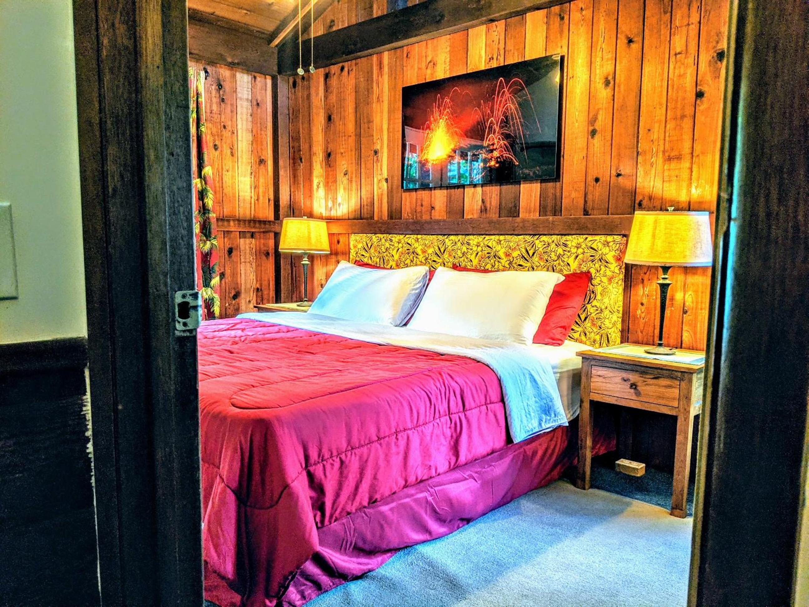 King Room with Balcony - Photo 13