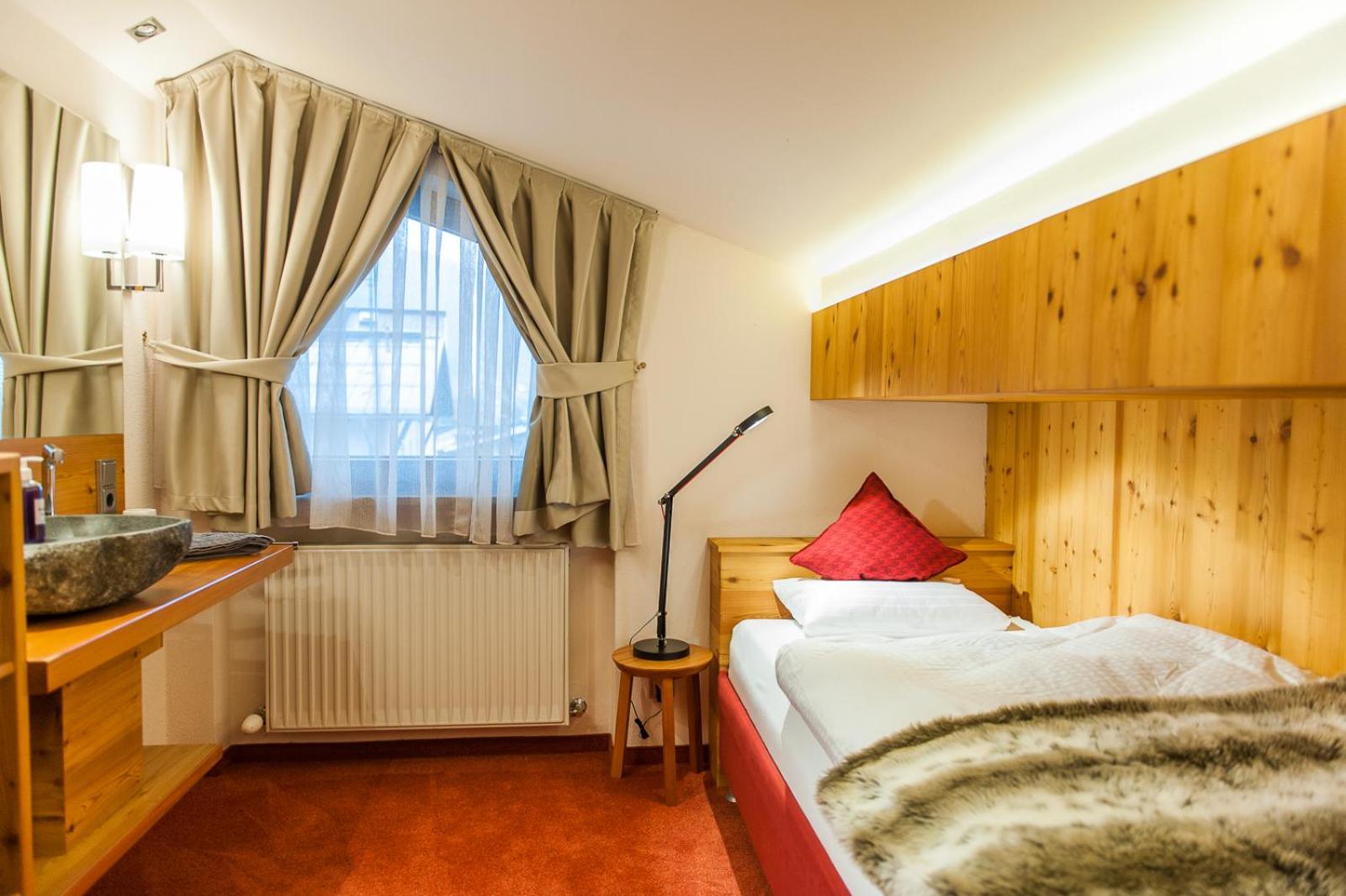 Two-Bedroom Apartment with Balcony photo 3