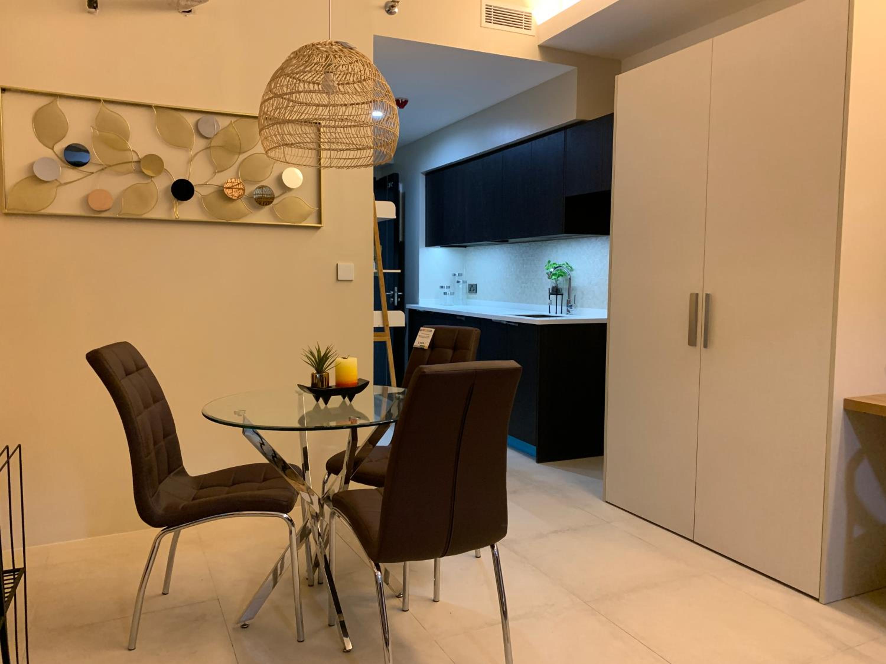 Studio Executive (with Amazon Alexa AI) photo 3