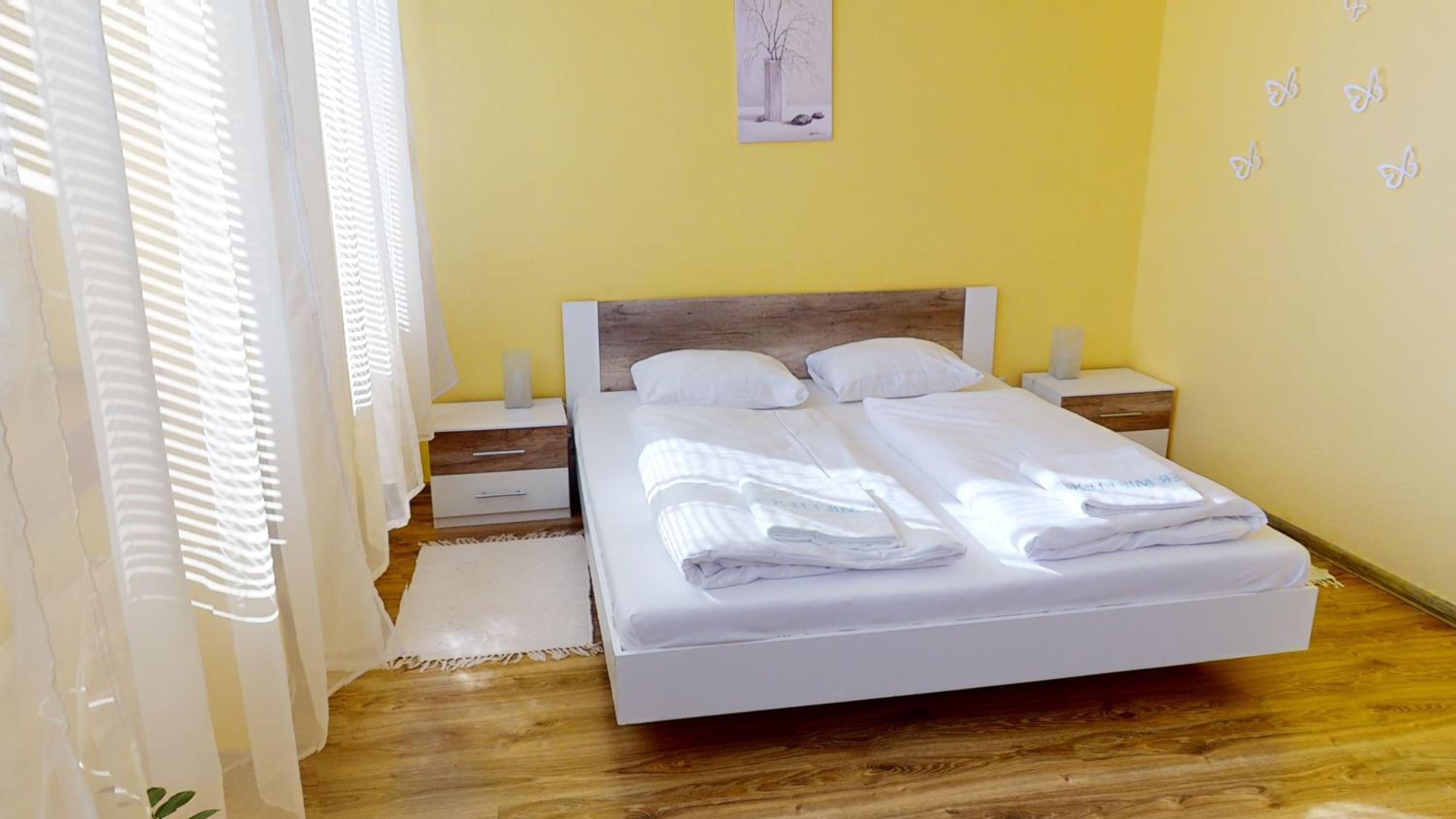  Double Room with Bath - Photo 1