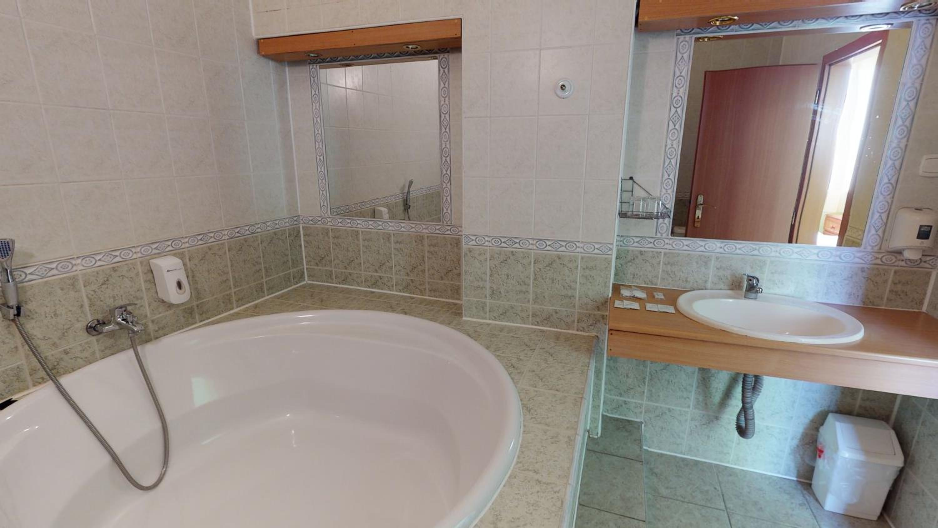  Double Room with Bath - Photo 6