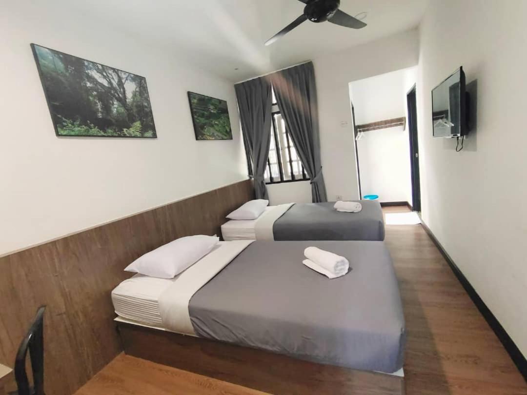 Twin Room with Bathroom photo 1