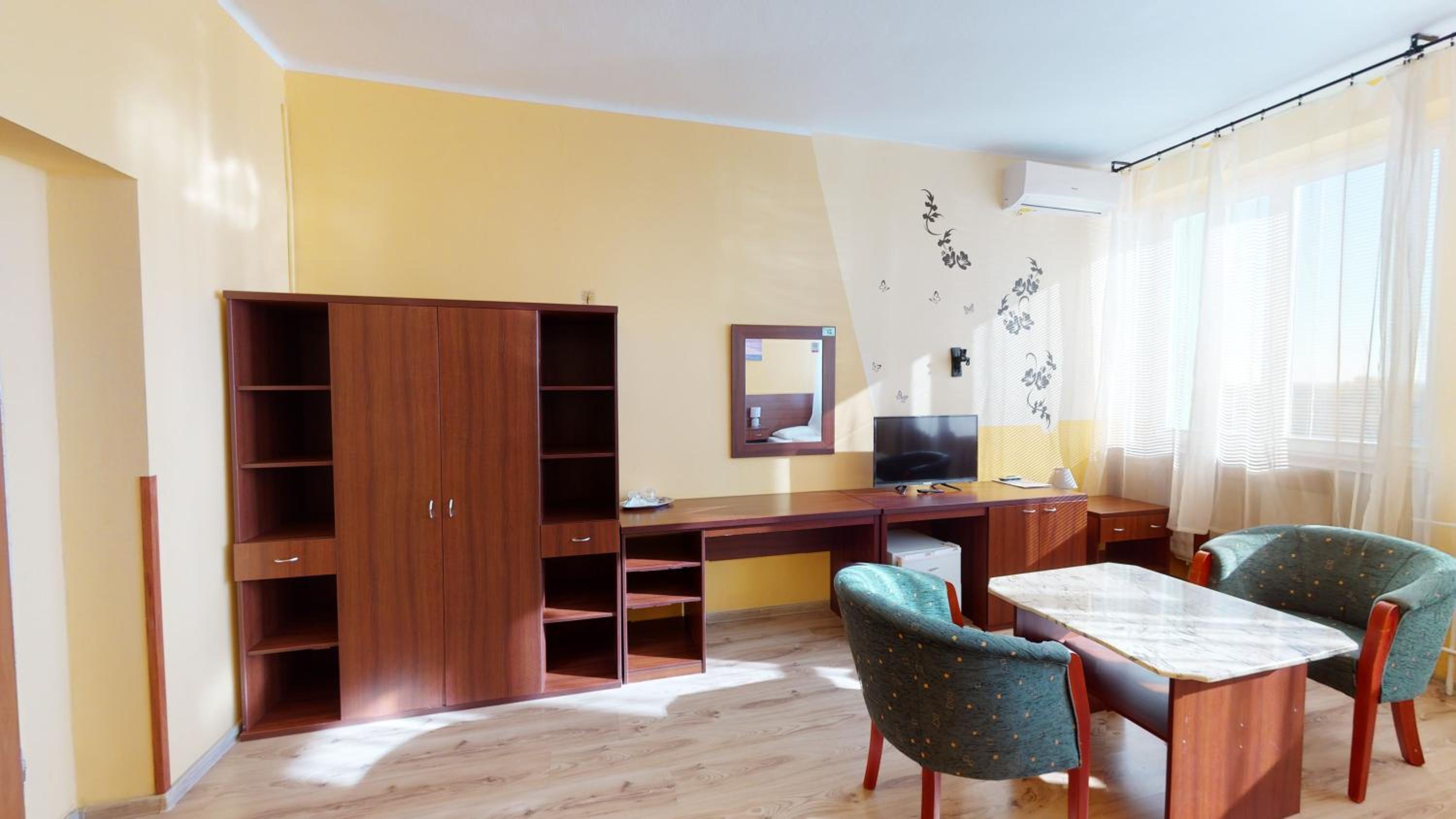 Standard Twin Room - Photo 2
