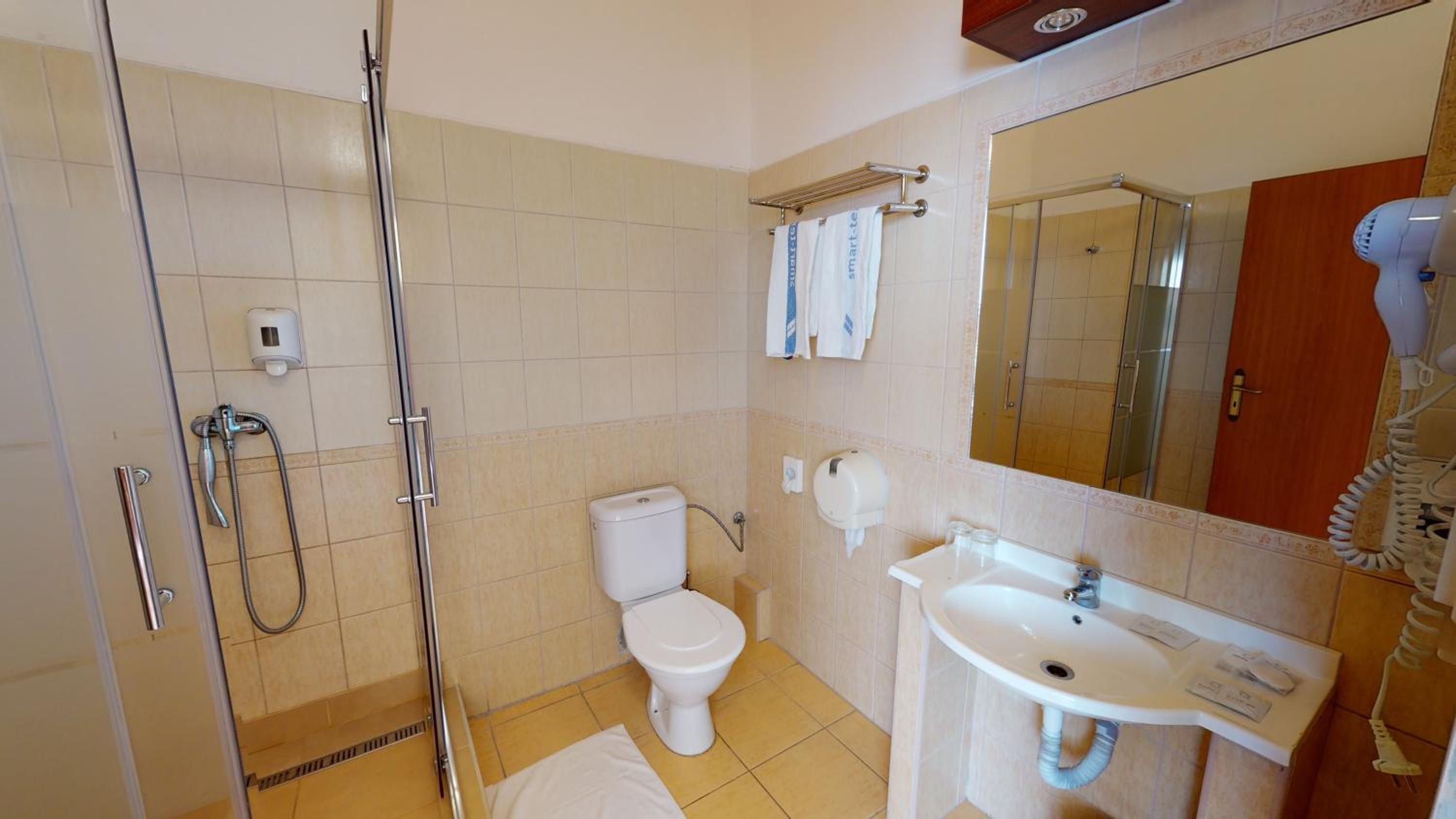 Standard Twin Room - Photo 3