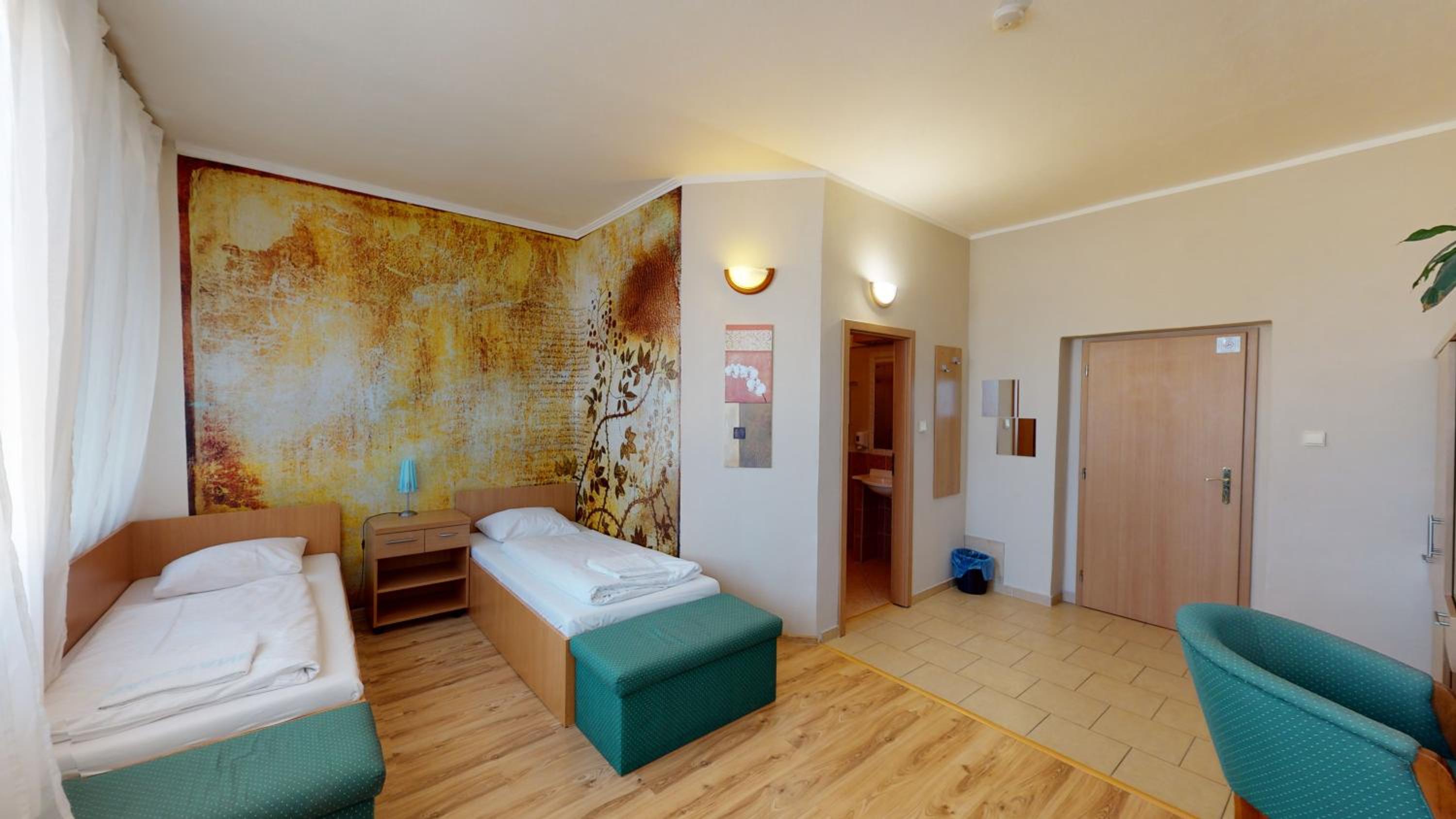Economy Twin Room with Street View - Photo 1