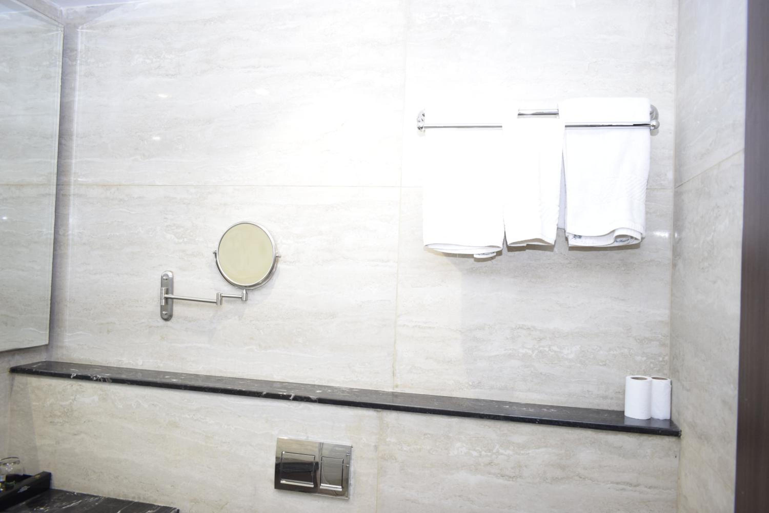 Executive Room - Photo 11