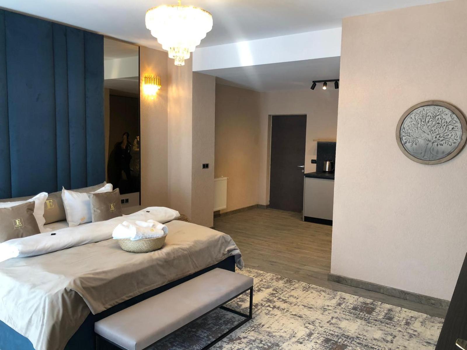 Deluxe Double Room with Hot Tube & Mountain View - Photo 4