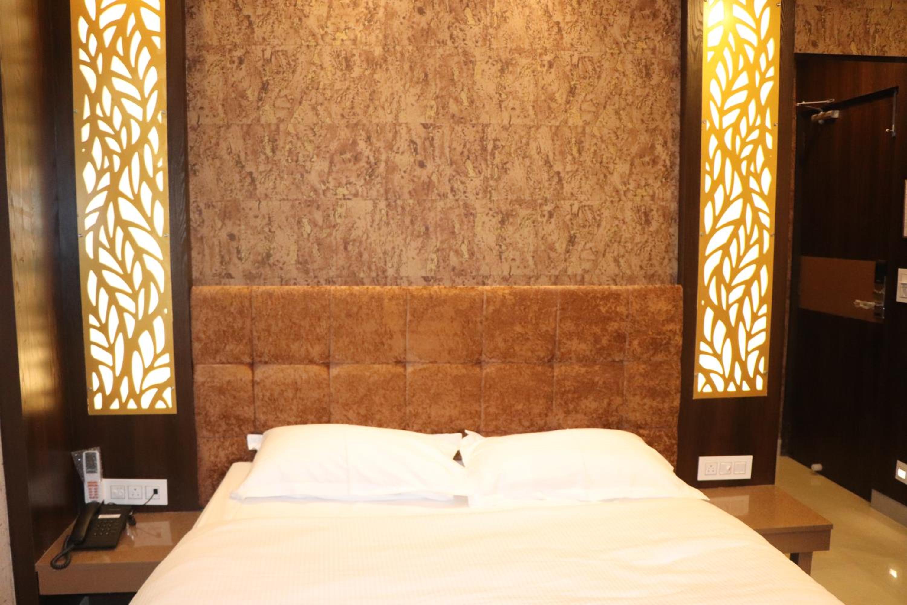 Deluxe Double or Twin Room - Photo 3