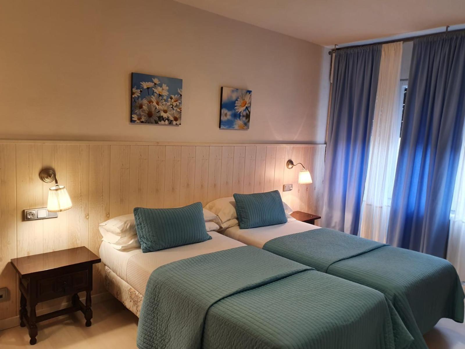 Twin Room - Photo 8