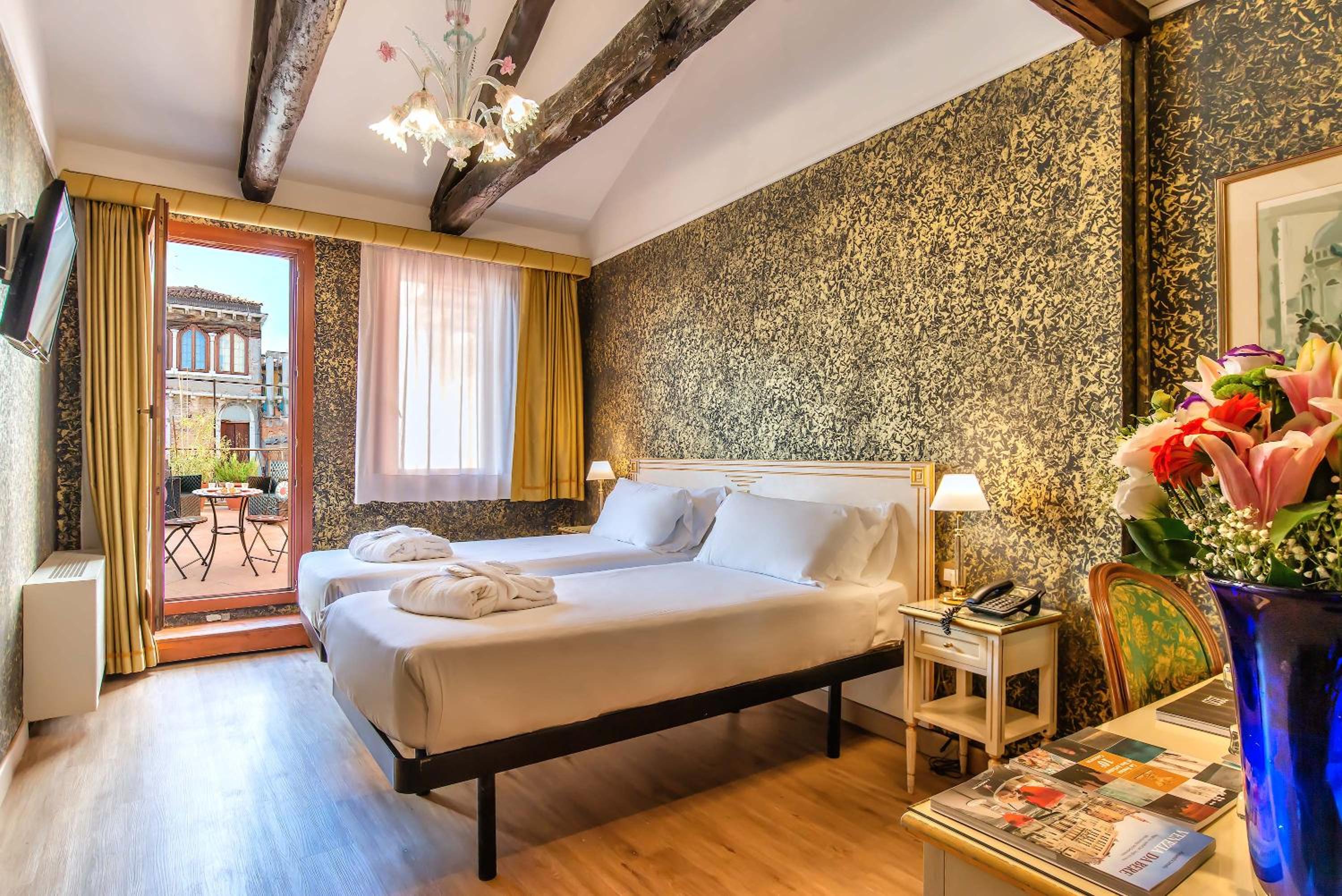 Comfort Double or Twin Room with Terrace photo 3