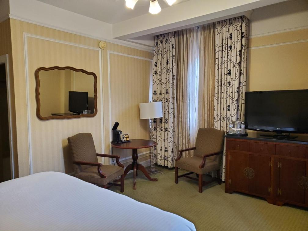 Standard King Room - Photo 4