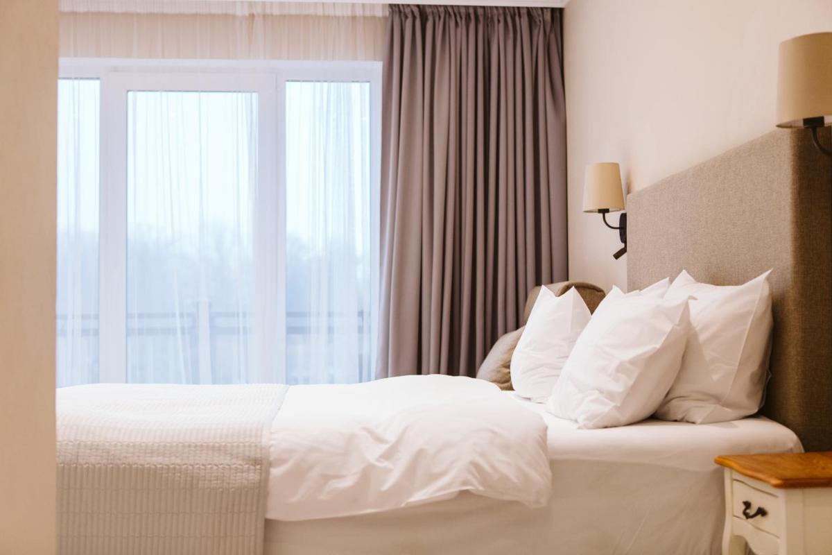 Deluxe Double Room with Balcony photo 3