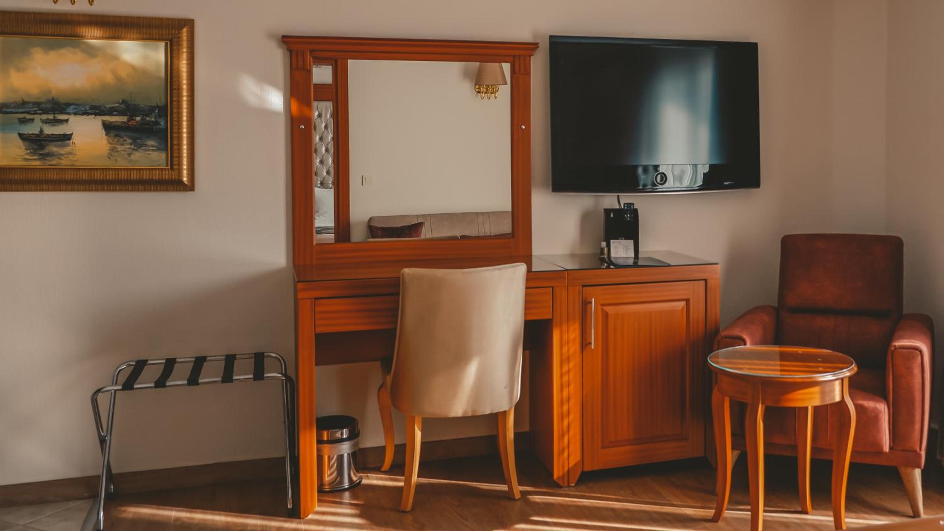King Suite with Pool View photo 1