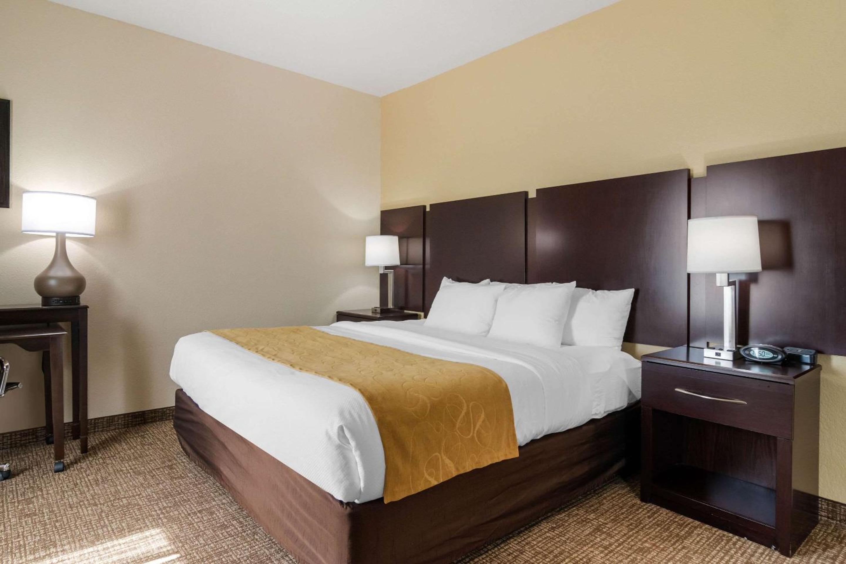 King Suite - Non-Smoking - Photo 1