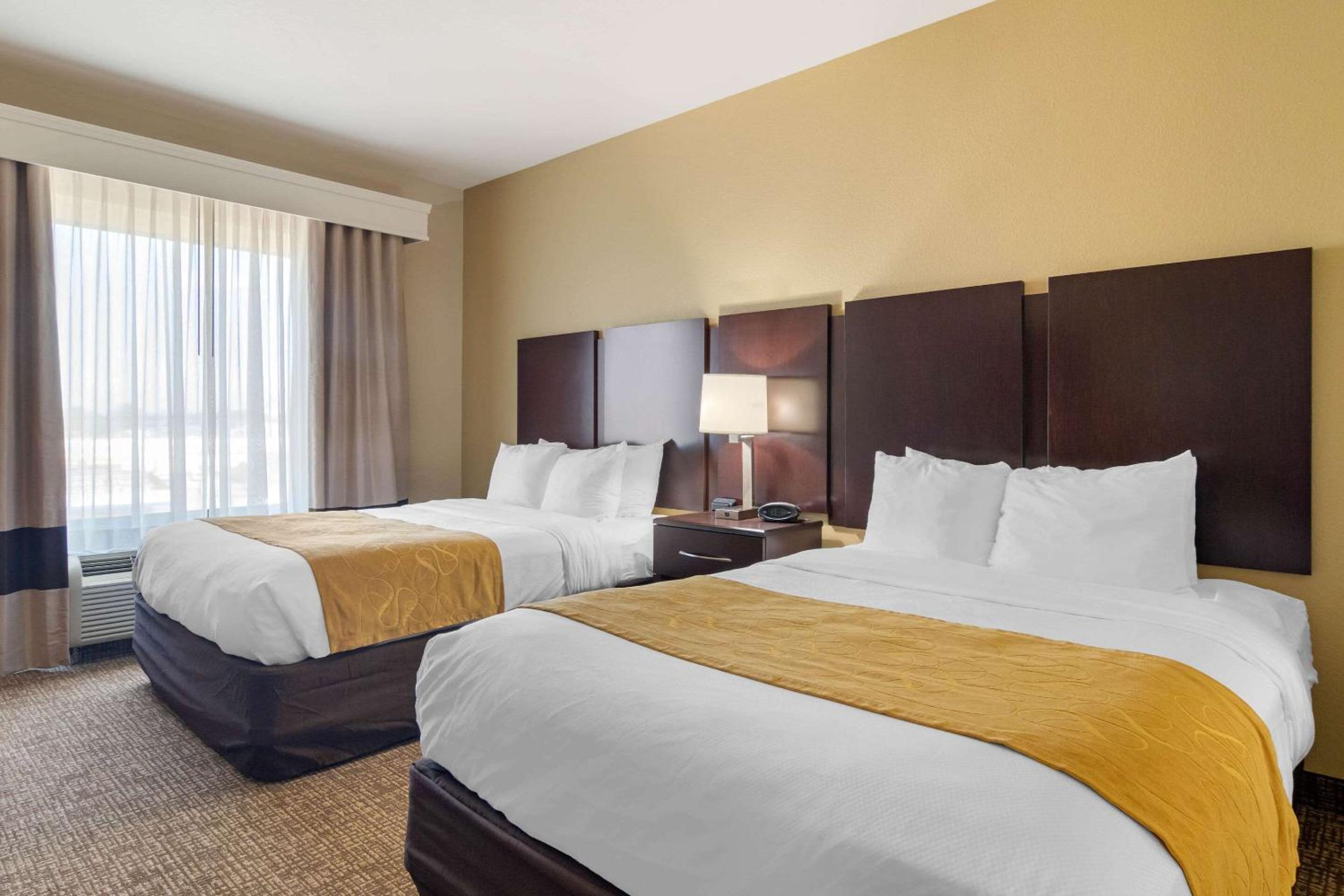 Queen Suite with Two Queen Beds - Non-Smoking - Photo 1