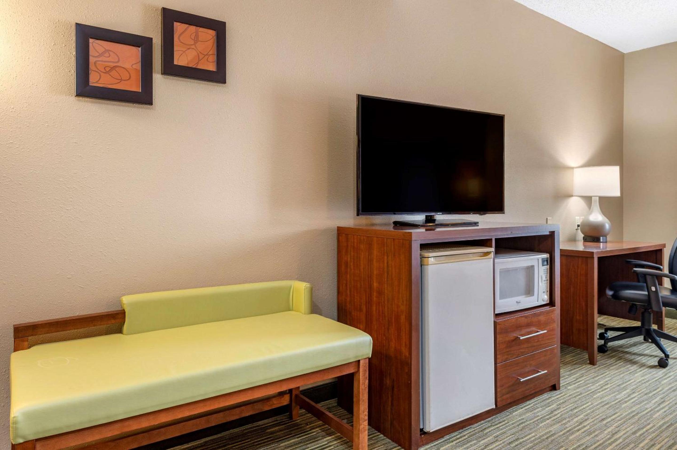 King Suite - Non-Smoking - Photo 1