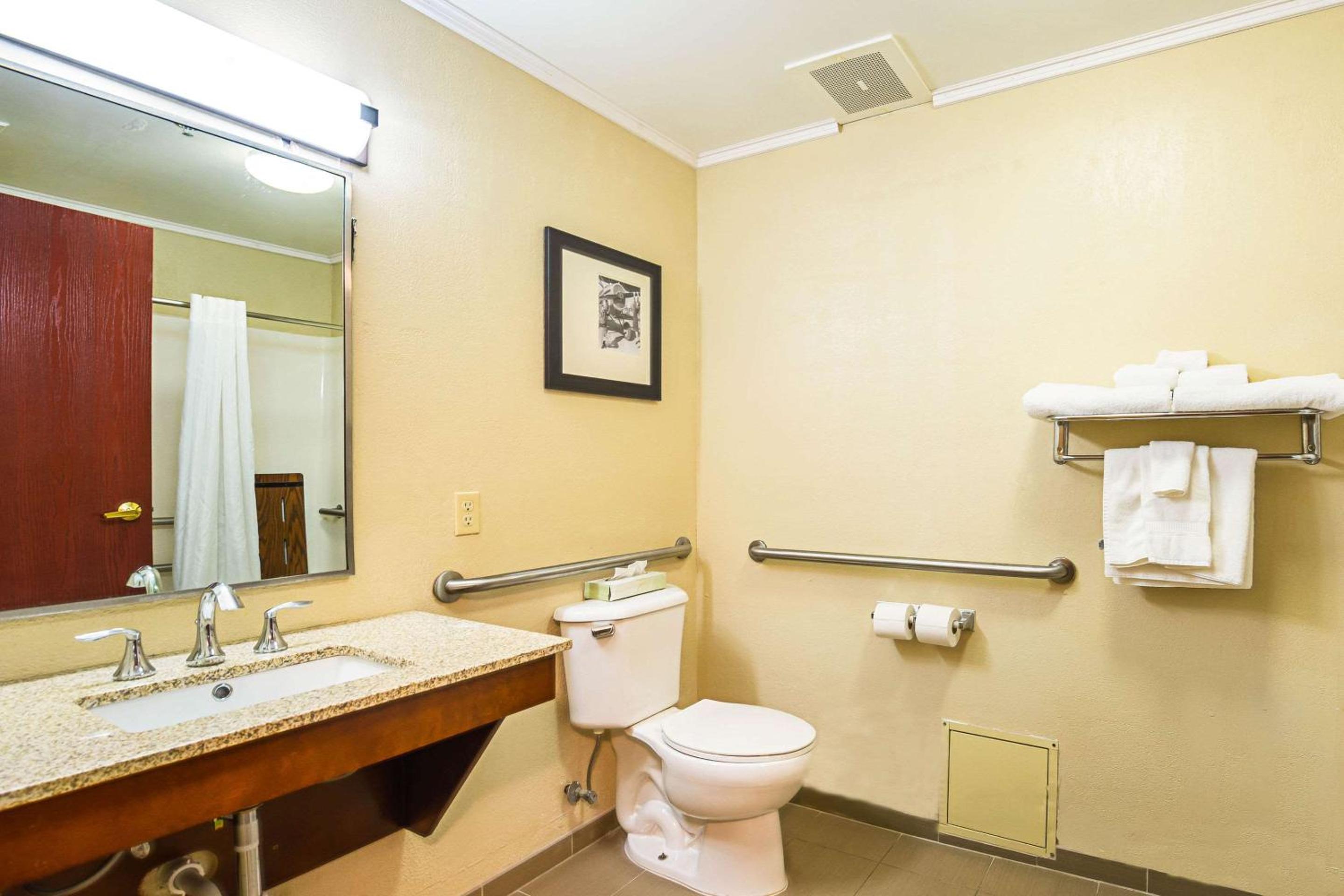 King Room - Disability Access/Non-Smoking - Photo 3