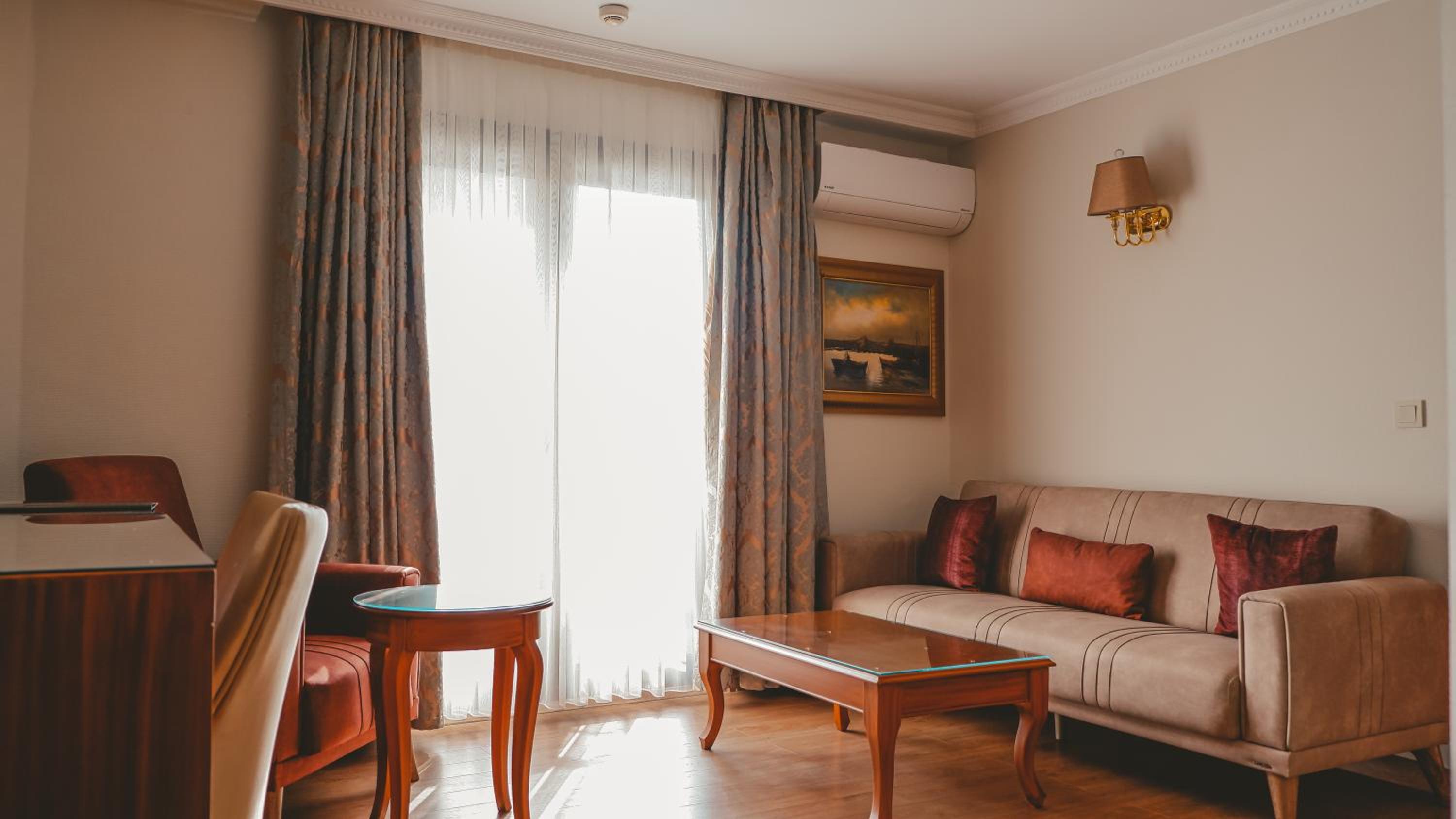King Suite with Pool View photo 3