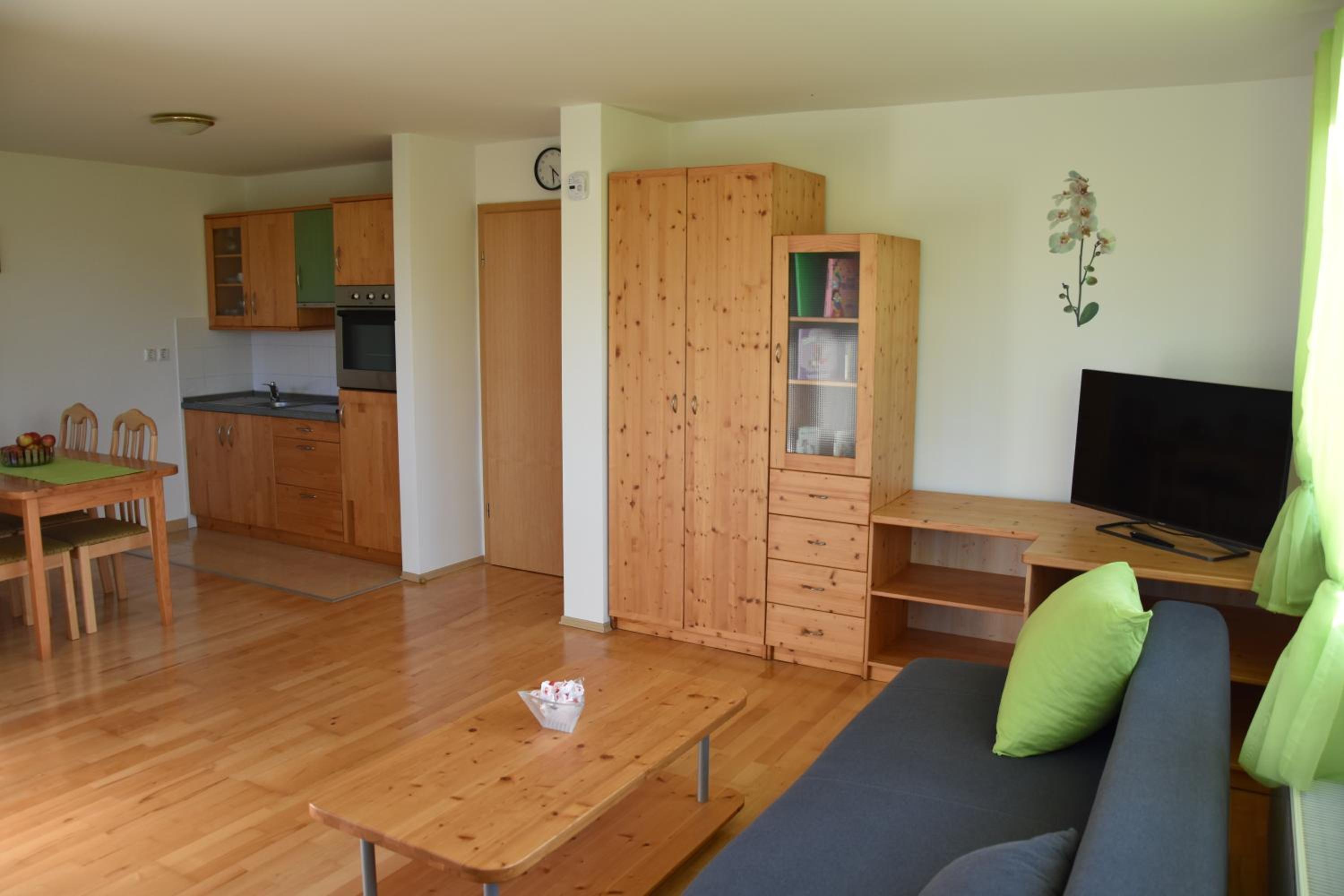 Apartment photo 2
