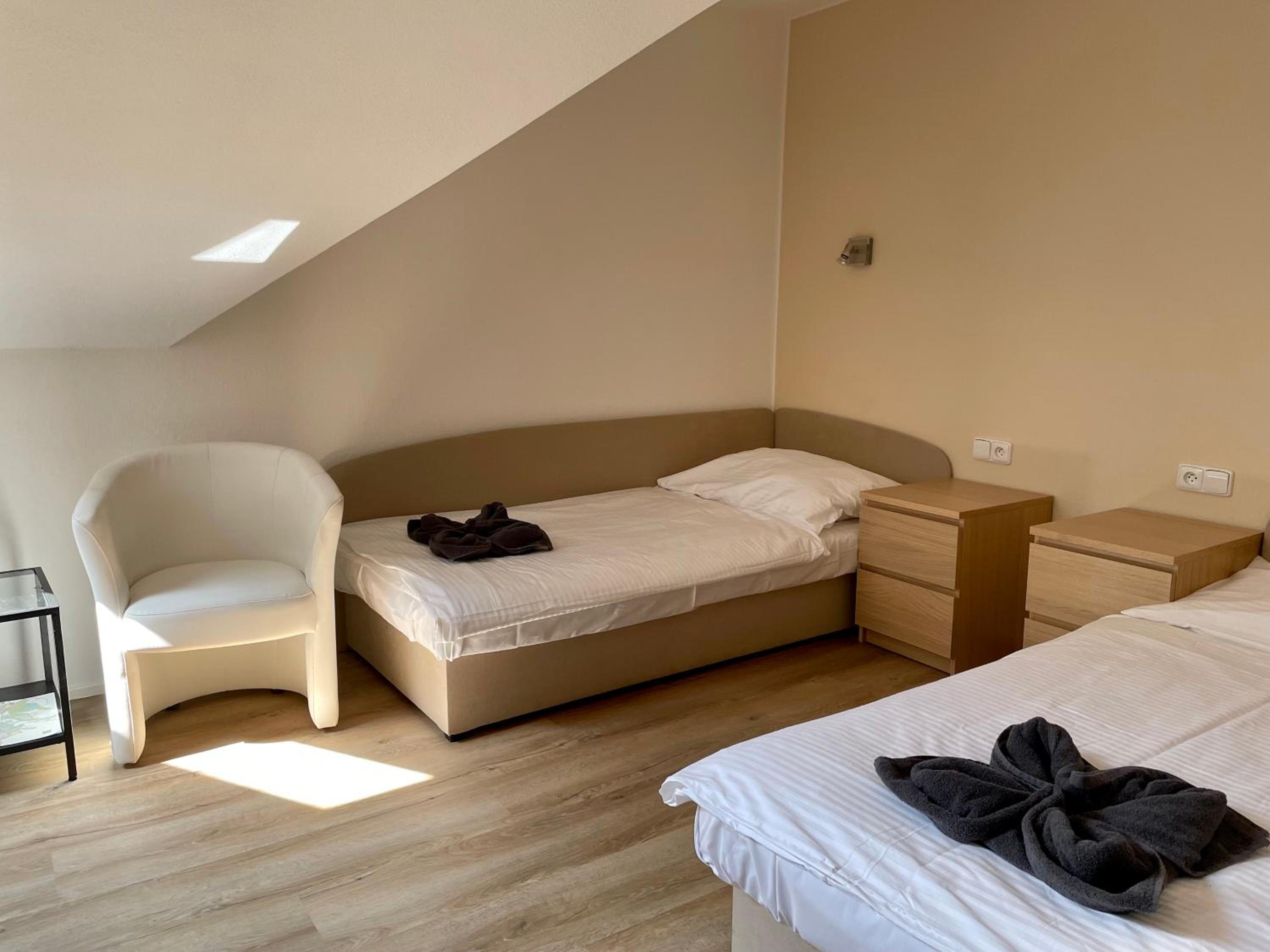 Standard Twin Room photo 2