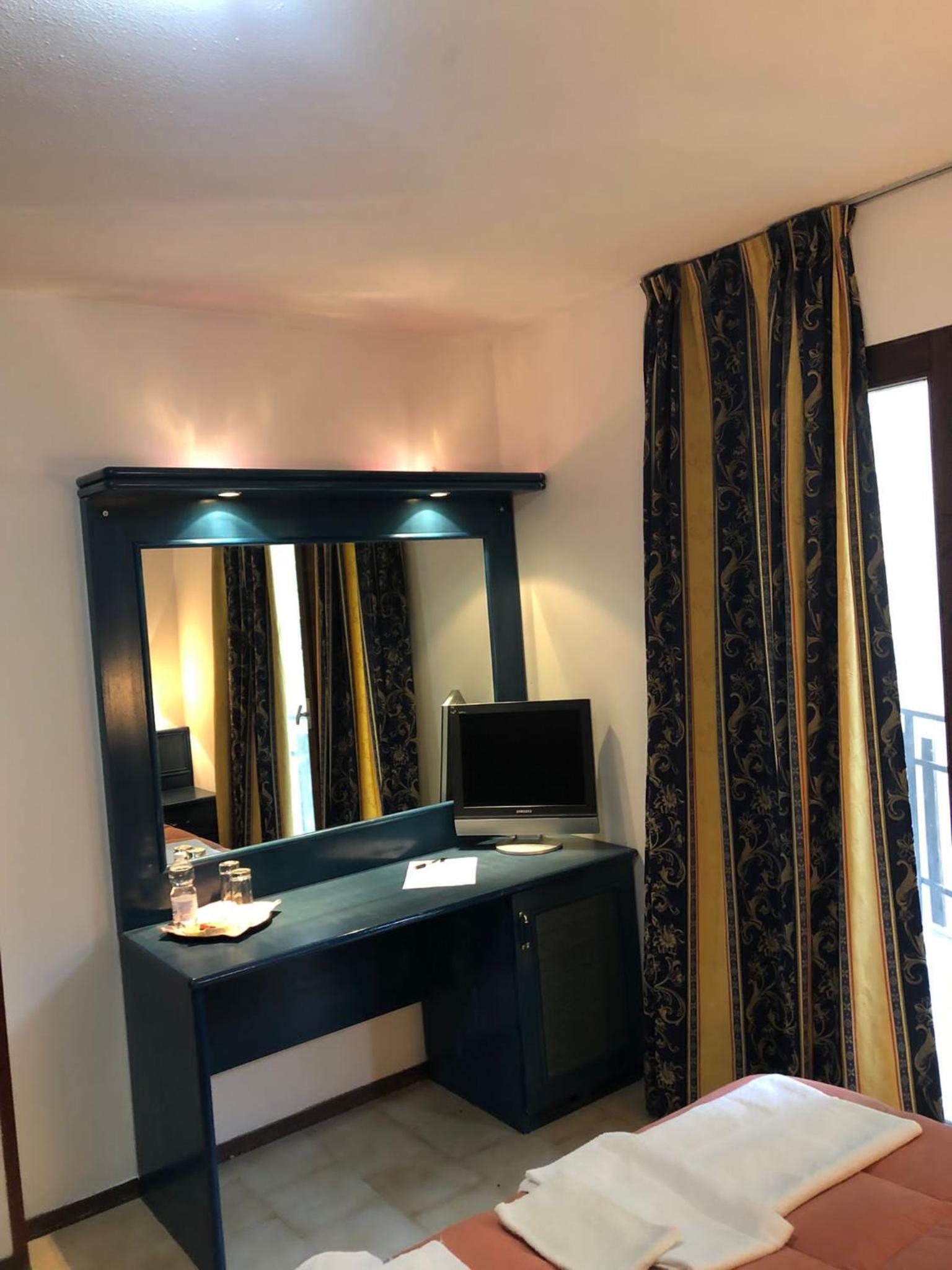 Single Room with Balcony photo 2