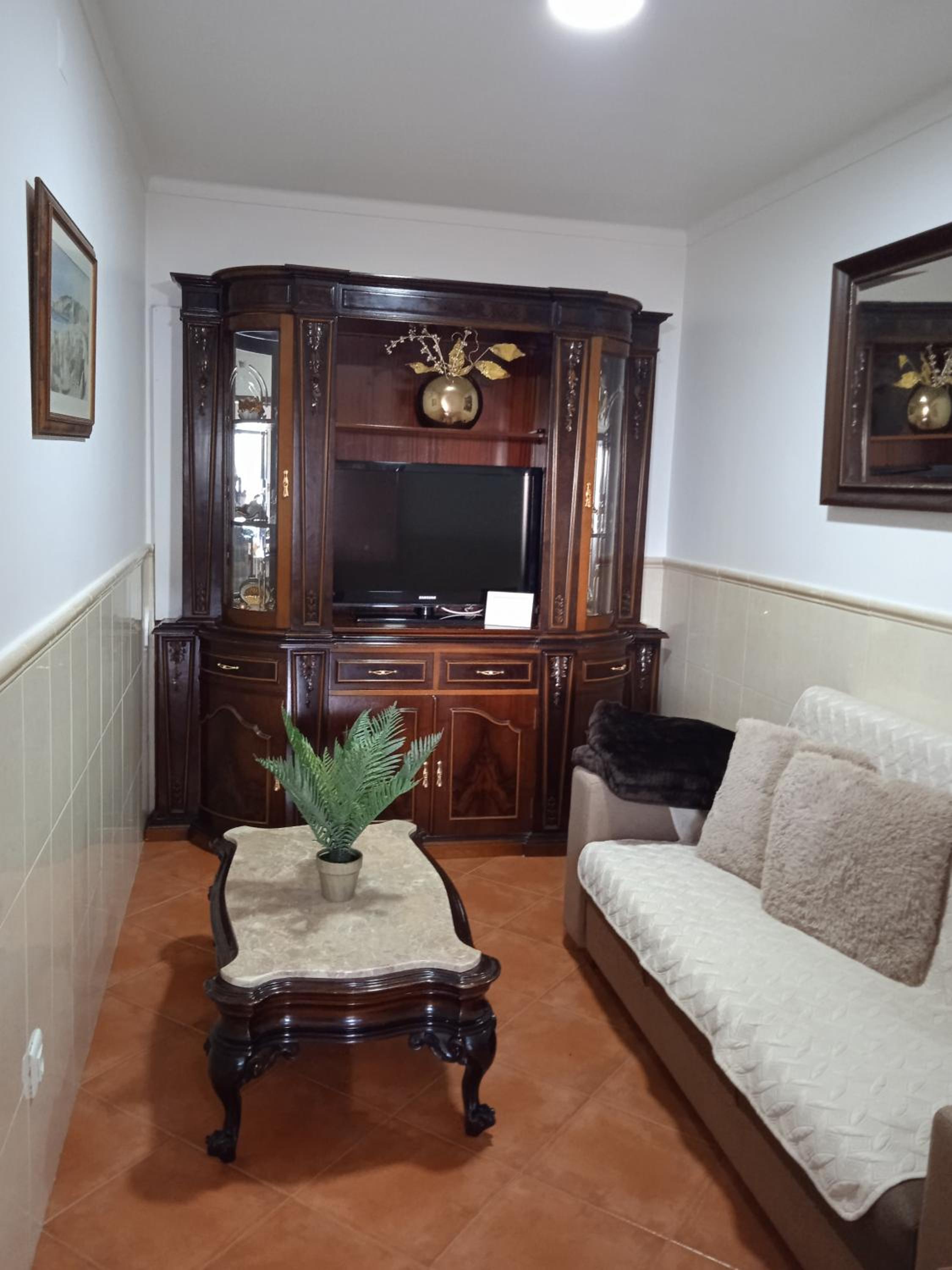 Two-Bedroom House - Photo 1