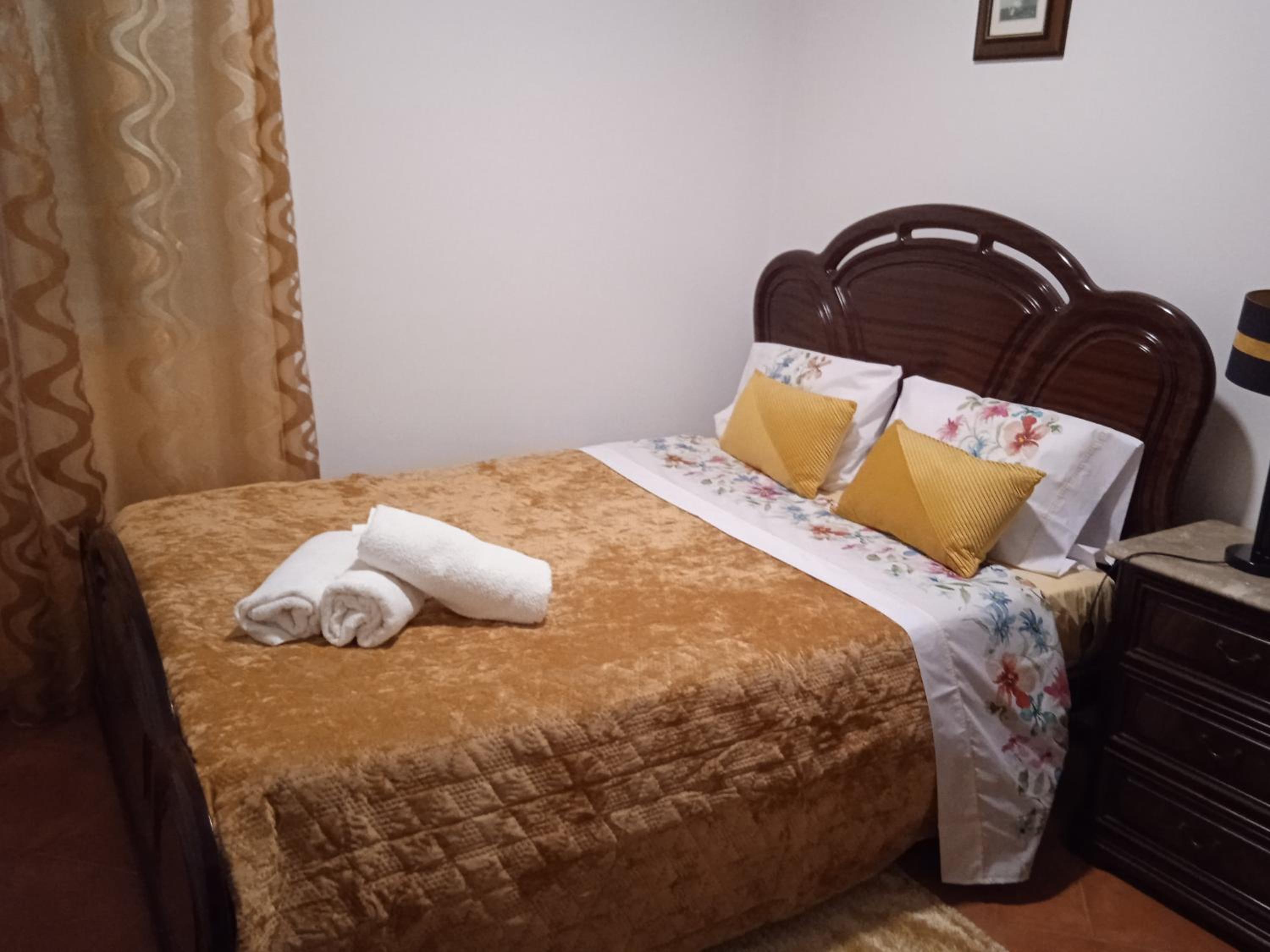 Two-Bedroom House - Photo 2