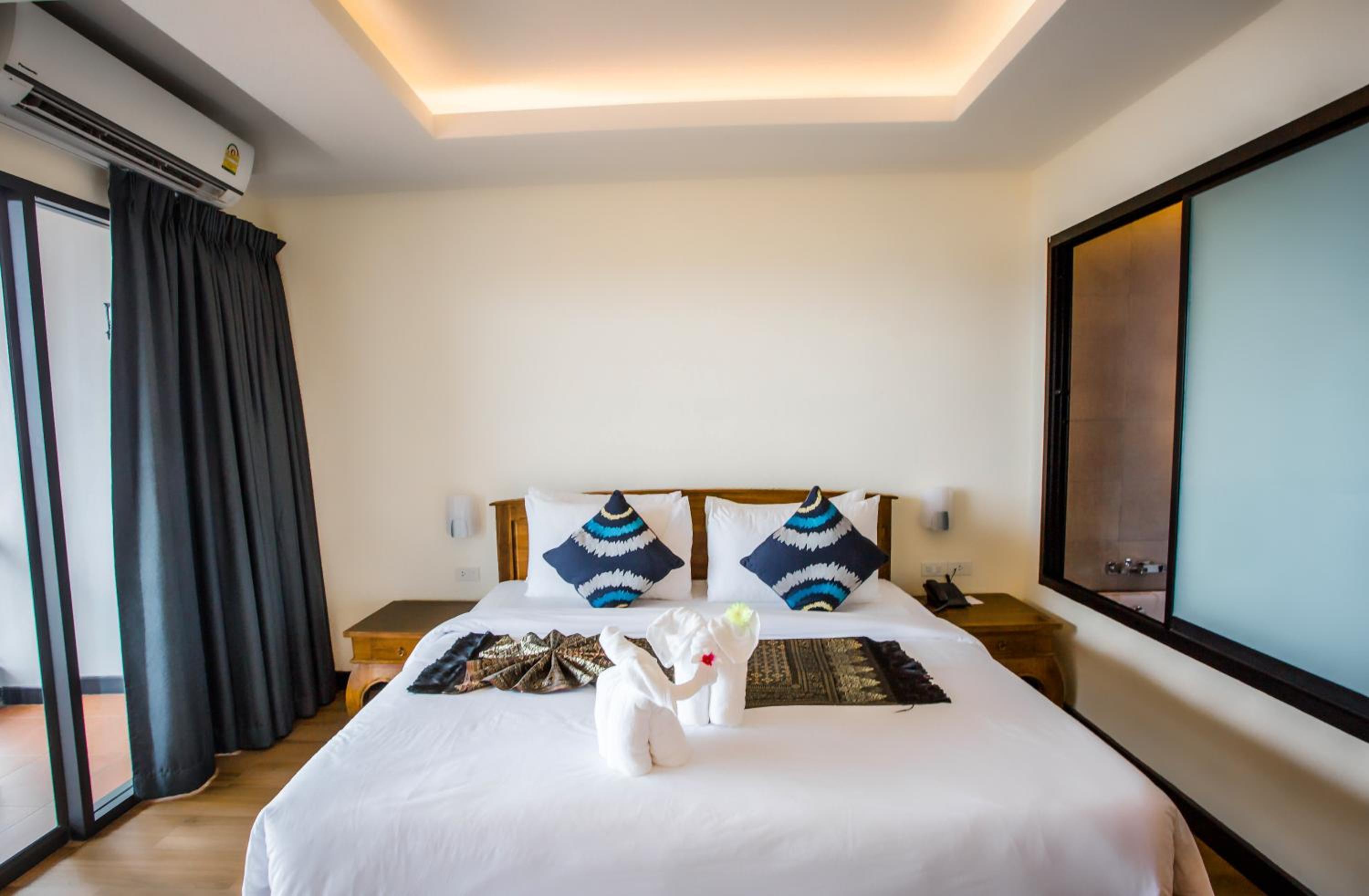 Deluxe Double or Twin Room with Sea View - Photo 12