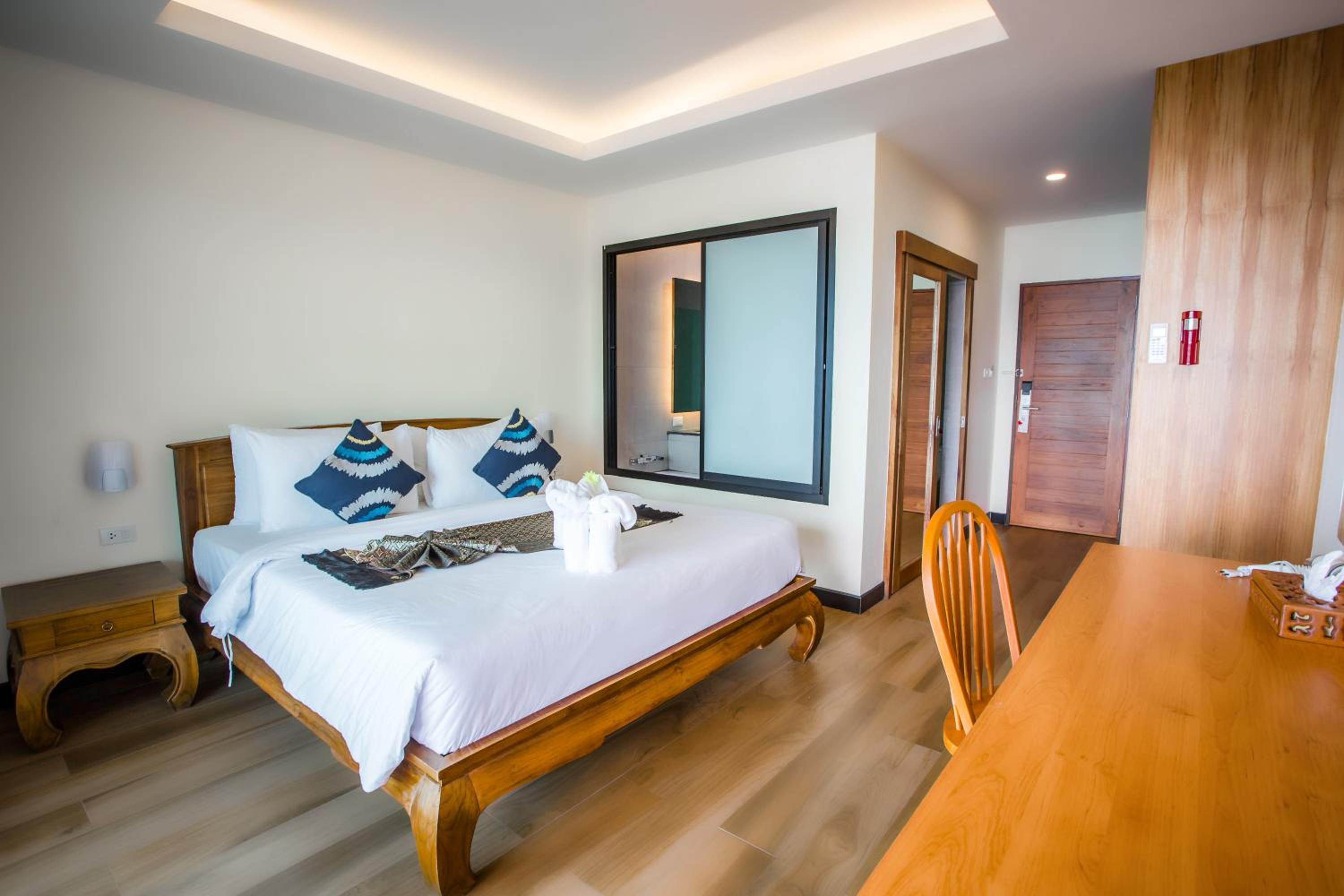Deluxe Double or Twin Room with Sea View - Photo 10